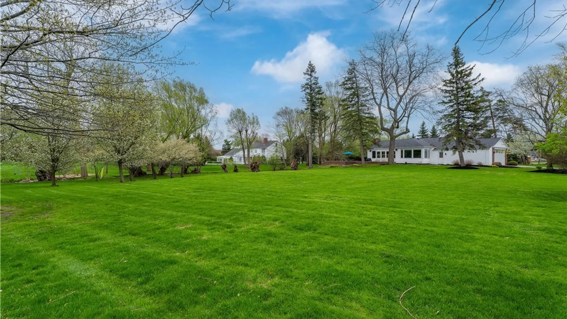 Property at 5 Knollwood Lane, Amherst, NY 14221 41