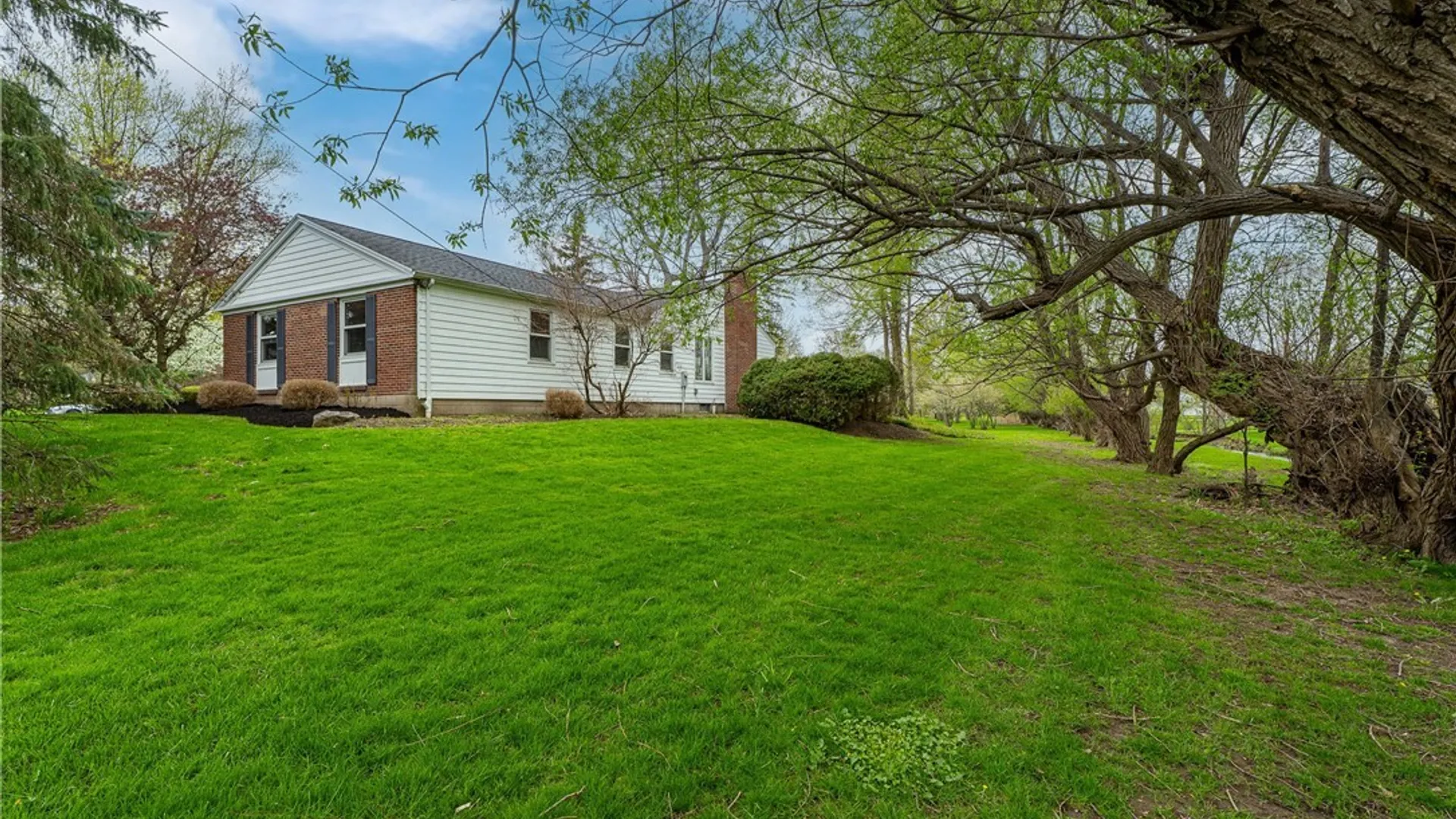 Property at 5 Knollwood Lane, Amherst, NY 14221 44