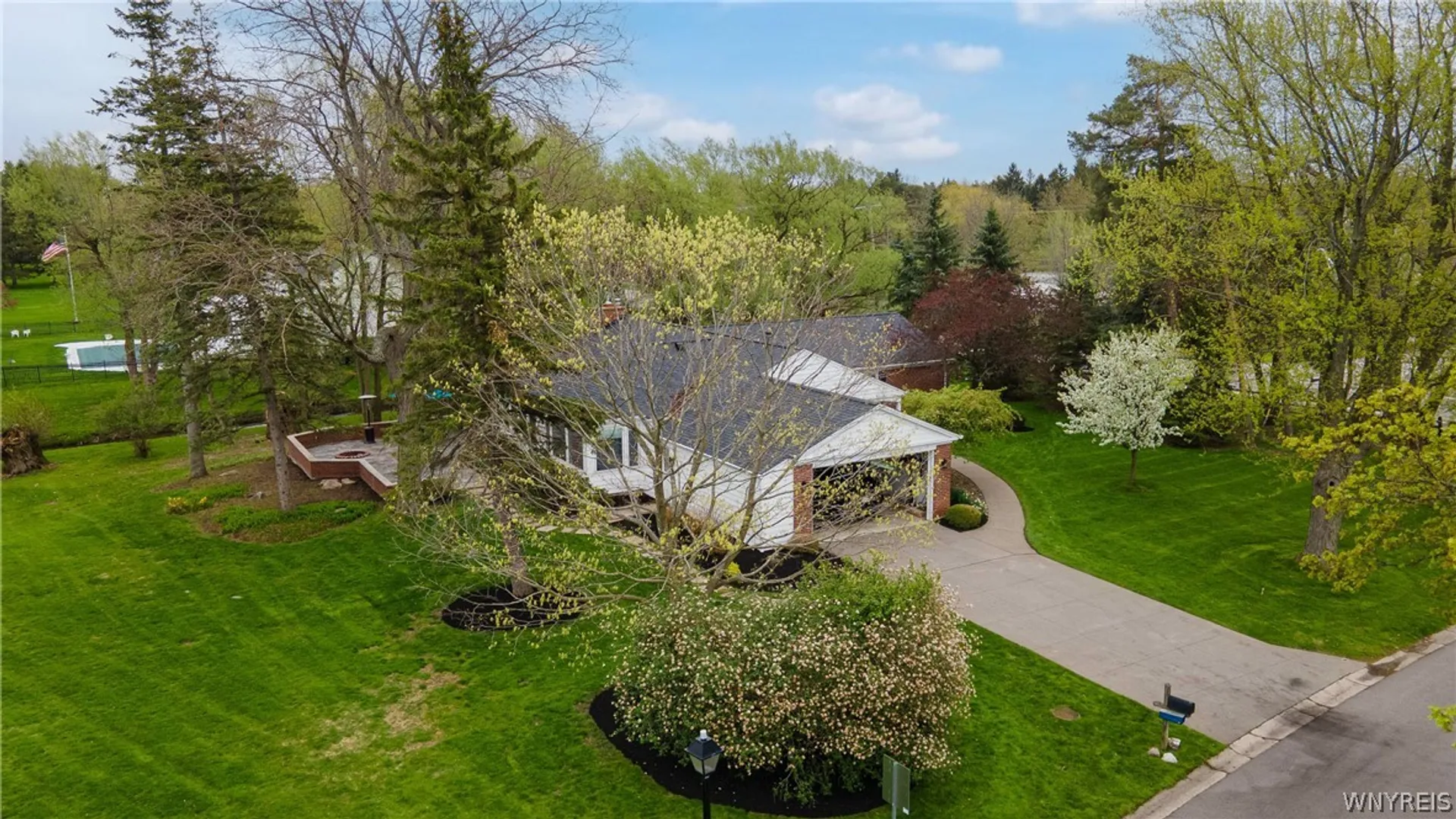 Property at 5 Knollwood Lane, Amherst, NY 14221 45
