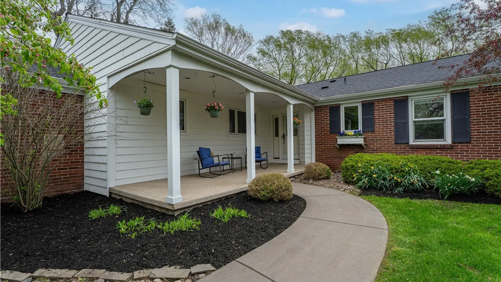 Property at 5 Knollwood Lane, Amherst, NY 14221 5