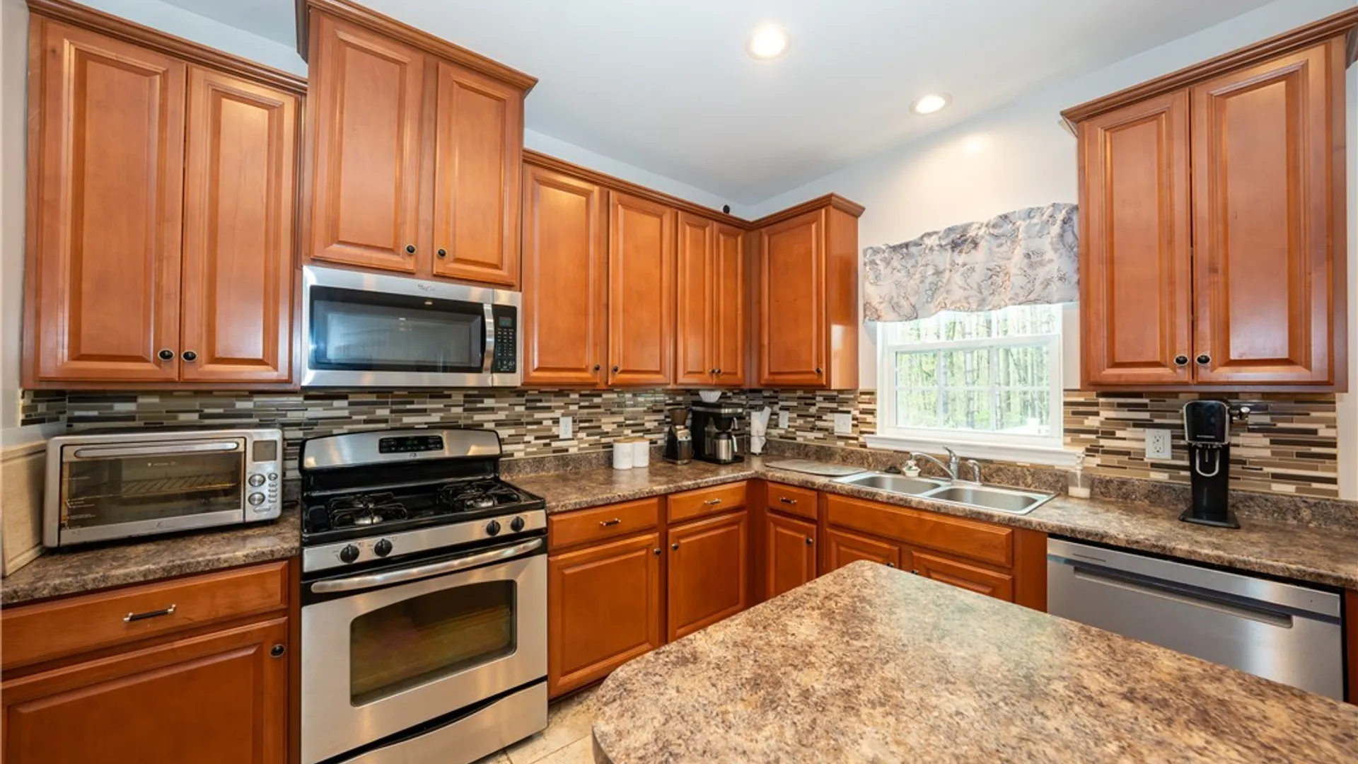 Property at 75 Hilltowne Drive, Orchard Park, NY 14127 14