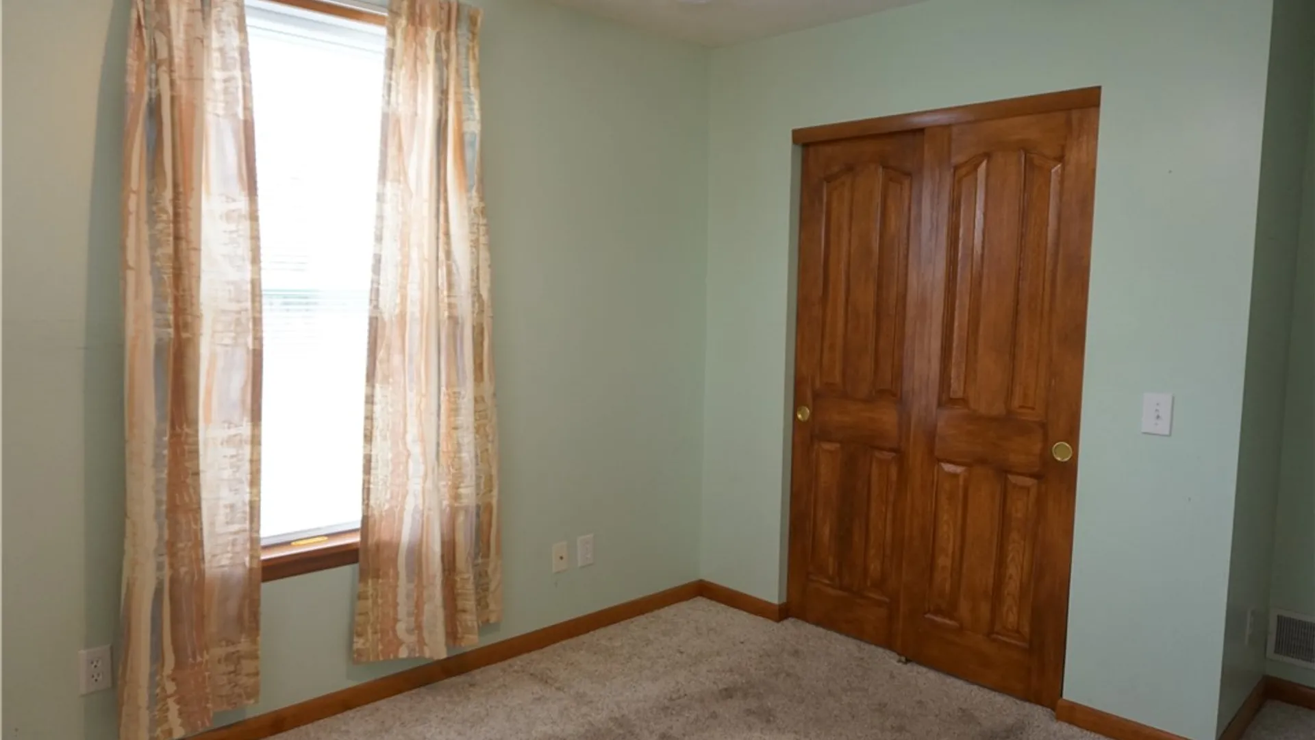Property at 518 Maiden Lane, Greece, NY 14616 34