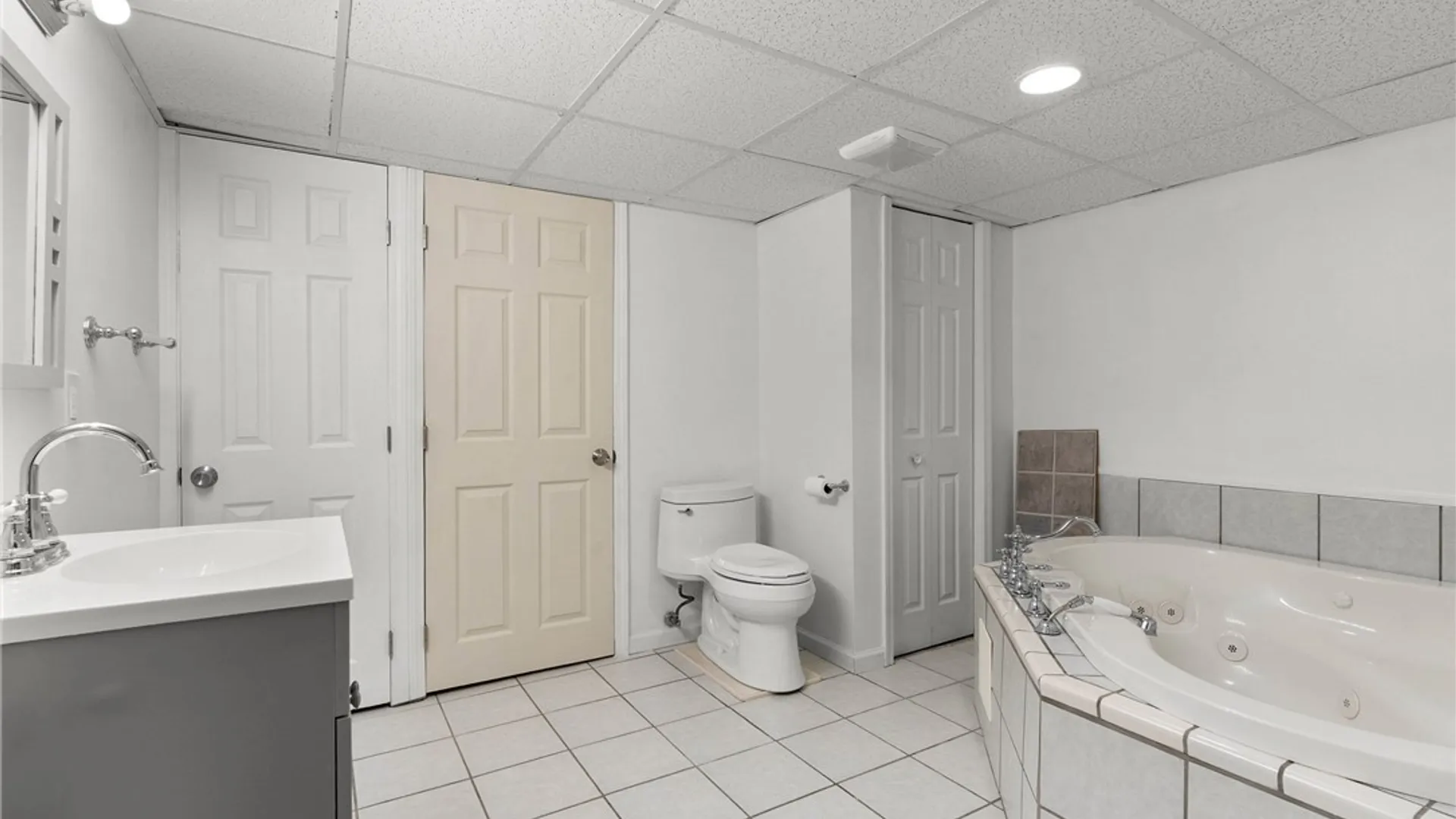 Property at 4 Wellesey Knoll, Chili, NY 14624 33