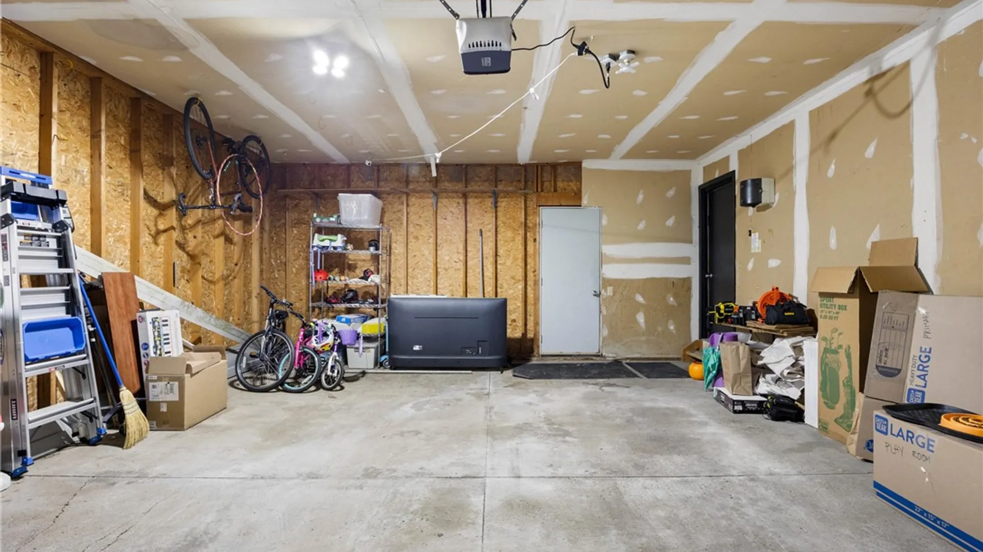 Property at 4 Wellesey Knoll, Chili, NY 14624 34