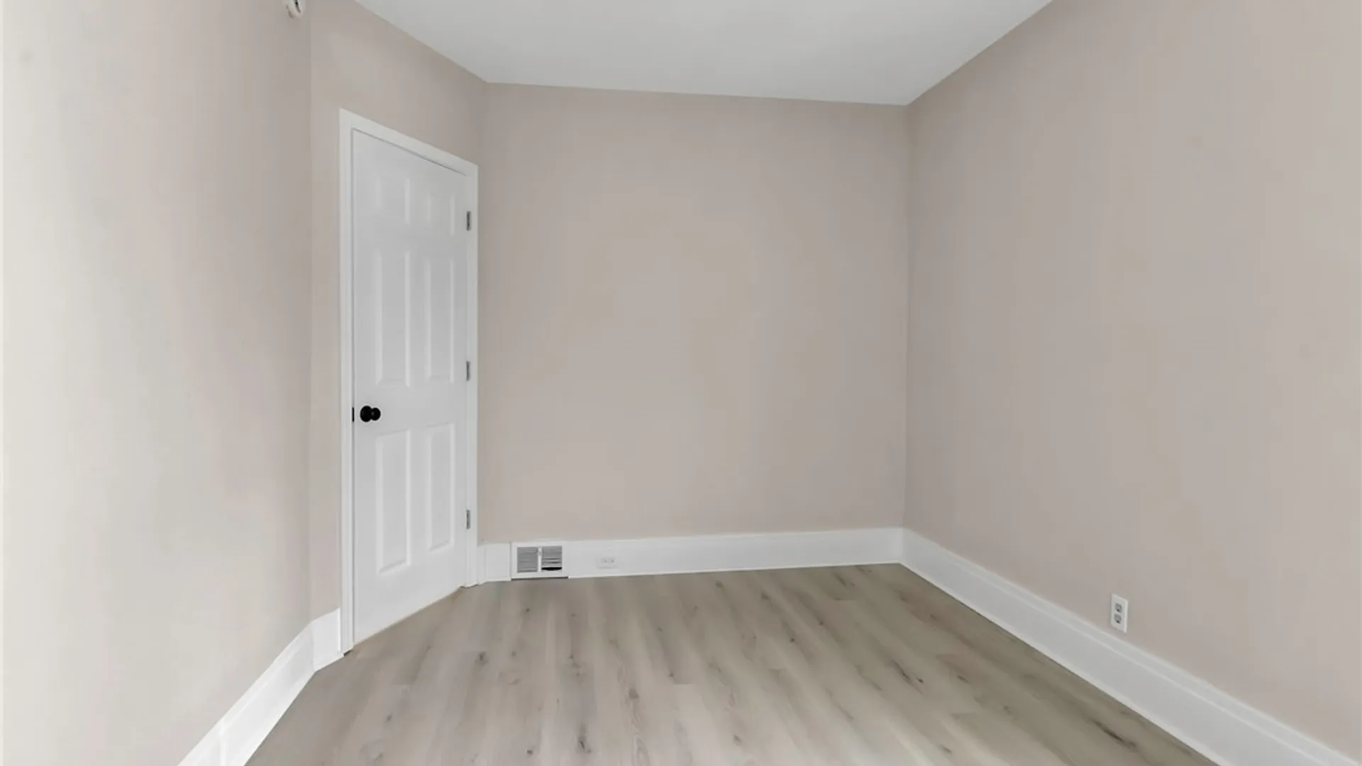 Property at 2514 Delaware Avenue, Buffalo, NY 14216 28