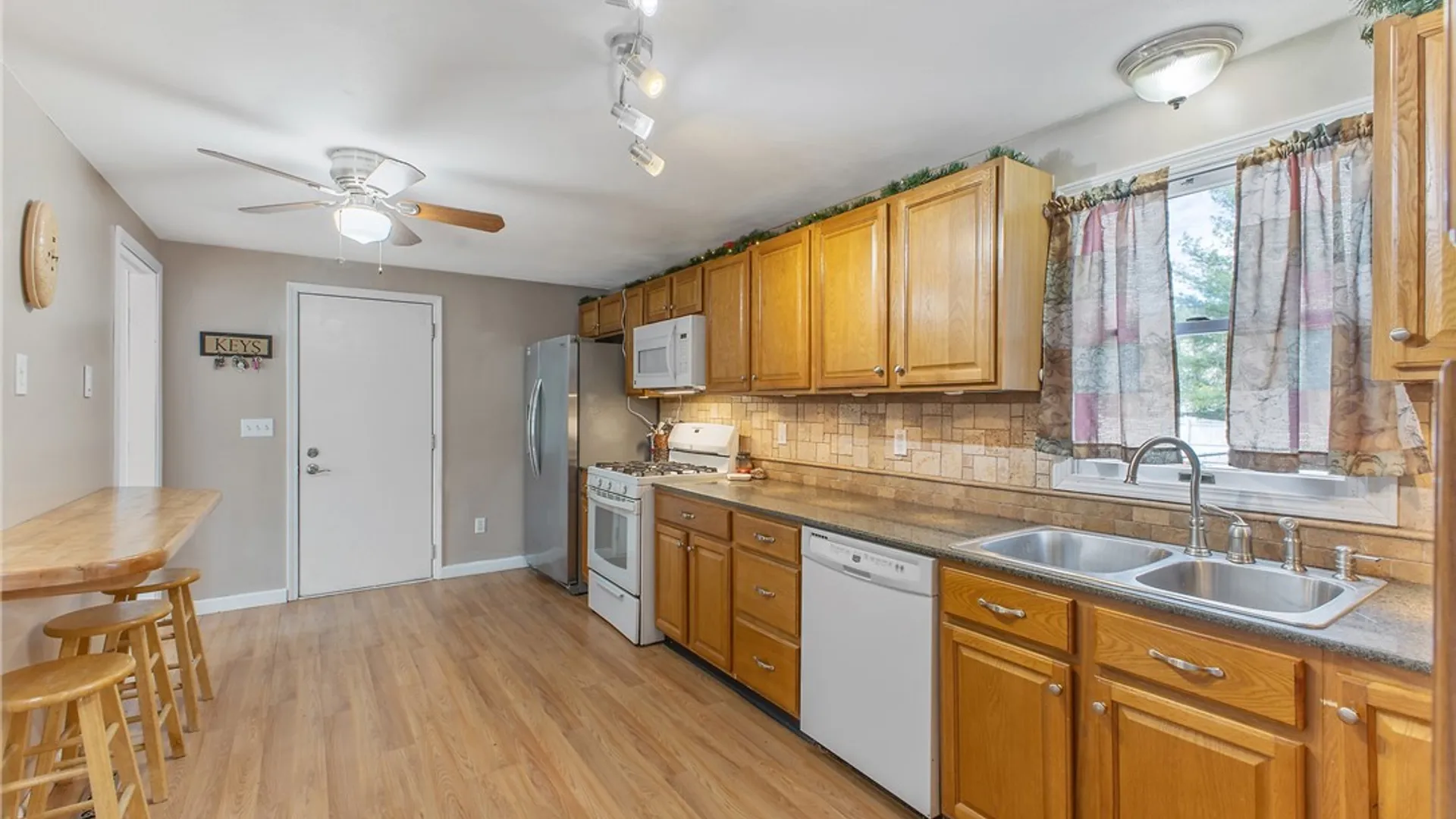 Property at 8343 Azimuth Drive, Clay, NY 13027 4