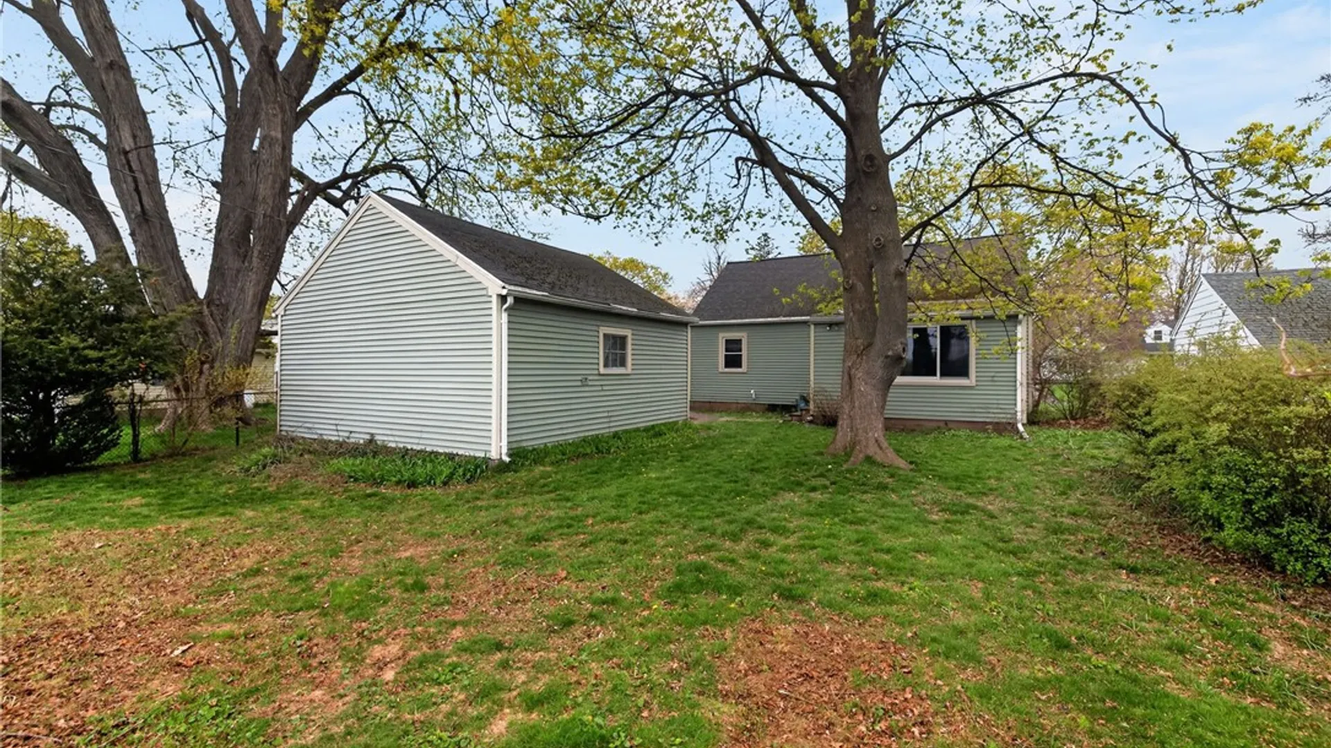 Property at 63 Shorewood Drive, Irondequoit, NY 14617 27