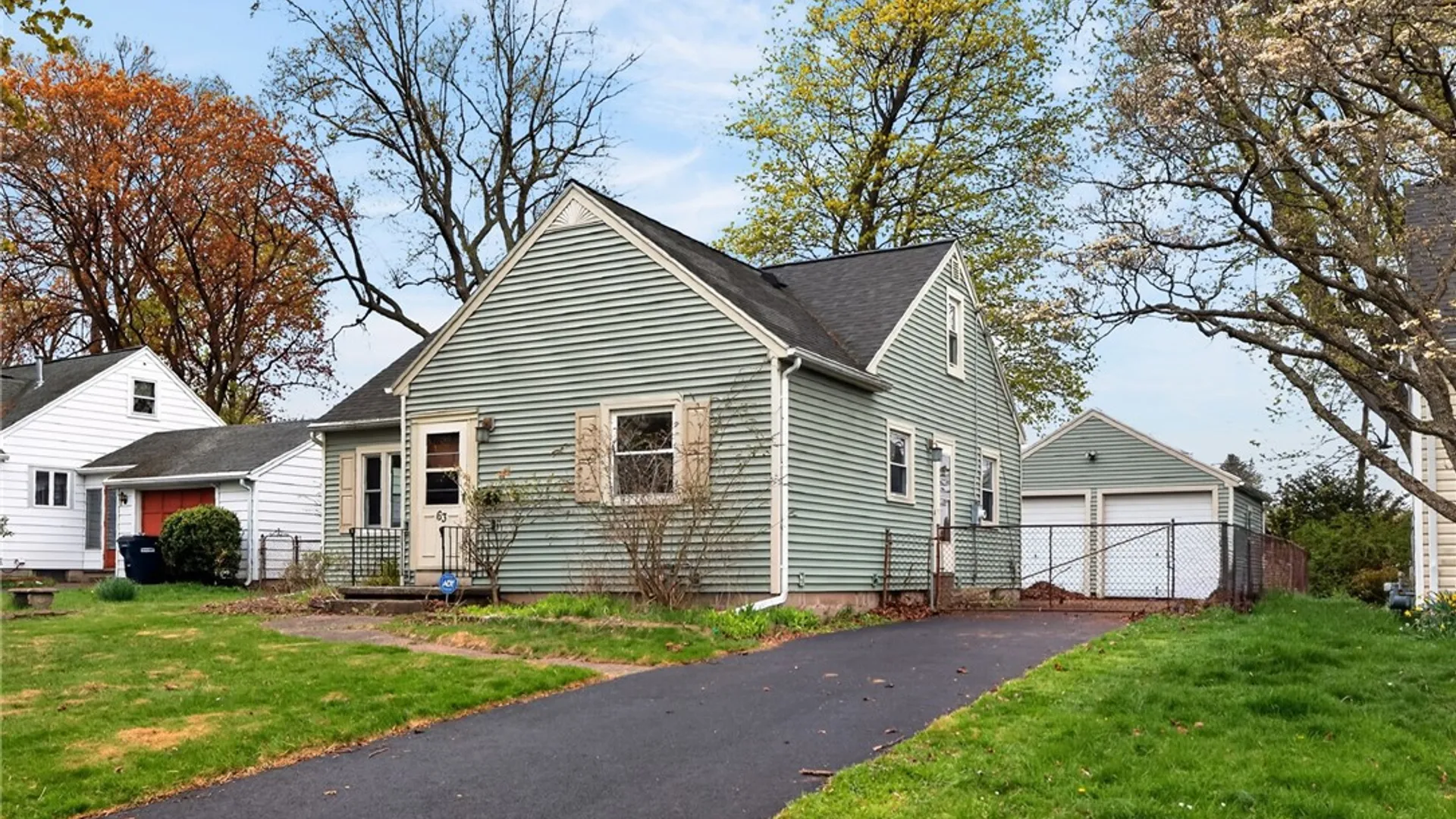 Property at 63 Shorewood Drive, Irondequoit, NY 14617 3