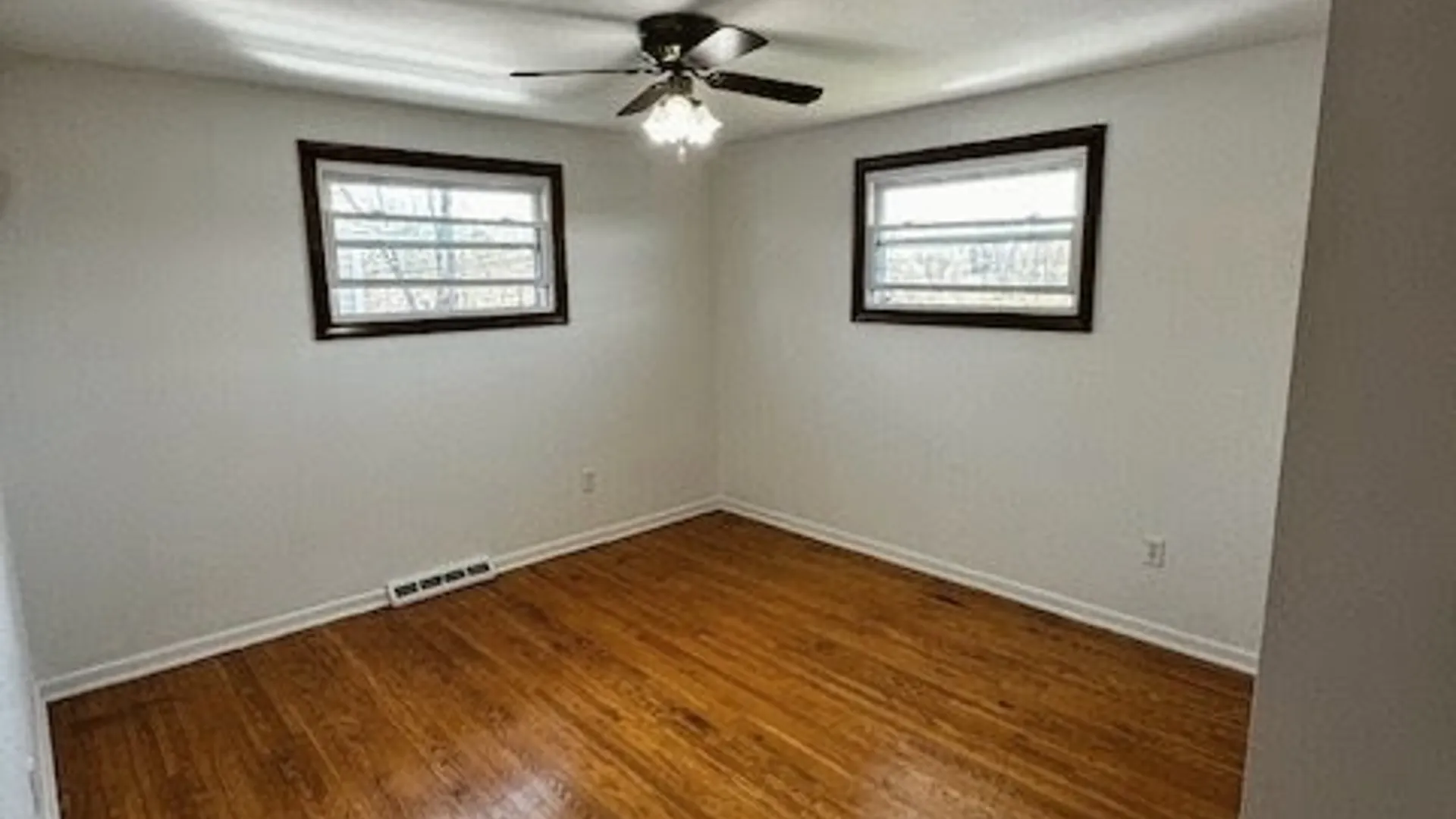 Property at 17 Saint Joan Lane, Cheektowaga, NY 14227 14