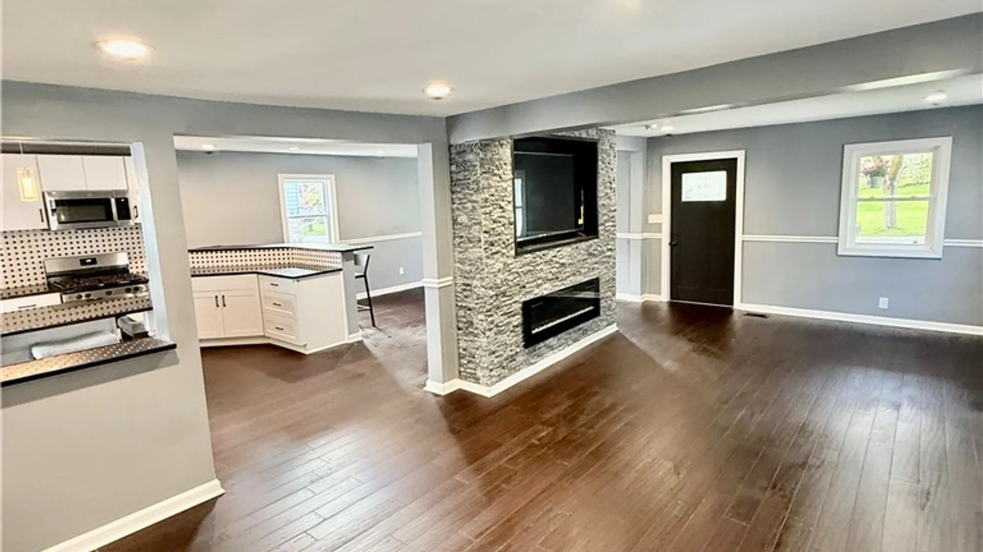 Property at 15 HOCKEBORNE, Auburn, NY 13021 14