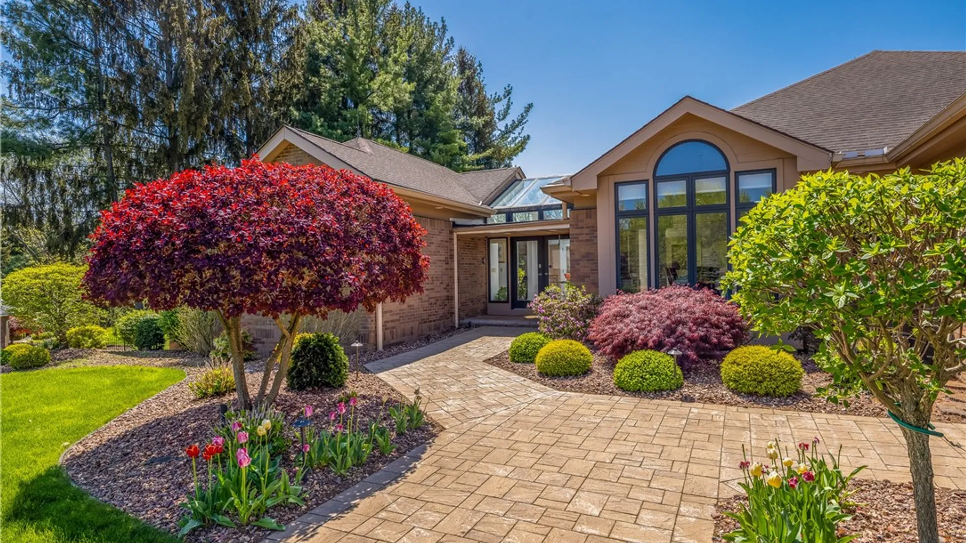 Property at 9 Abbey Woods, Pittsford, NY 14534 3