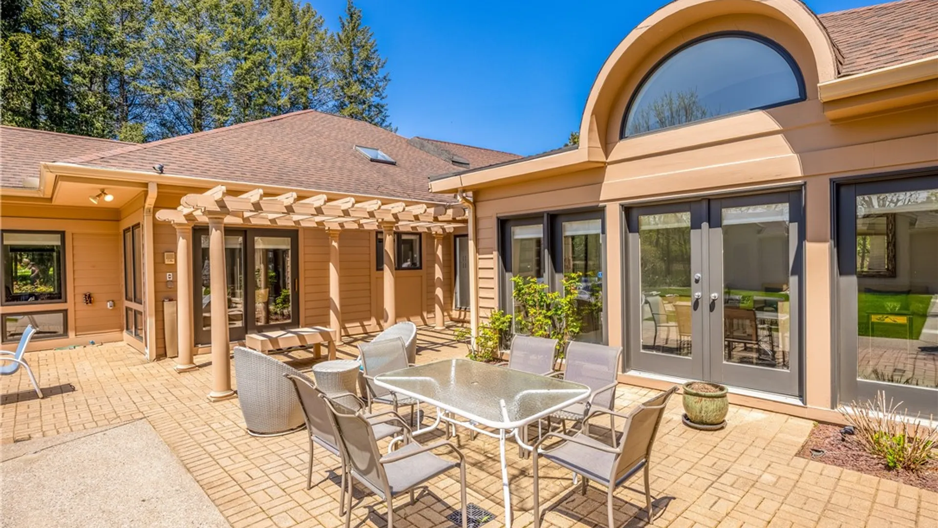 Property at 9 Abbey Woods, Pittsford, NY 14534 9