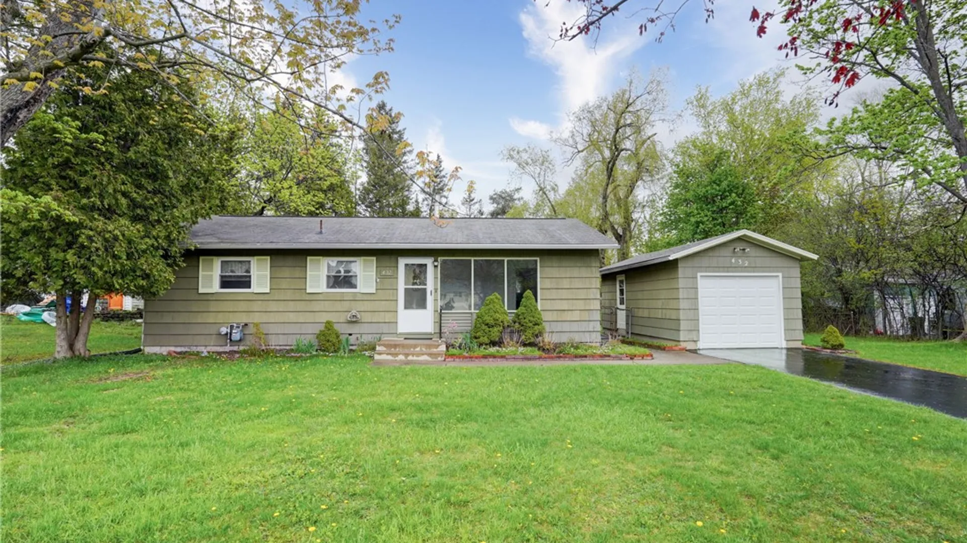 Property at 432 Hollybrook Road, Henrietta, NY 14623 2
