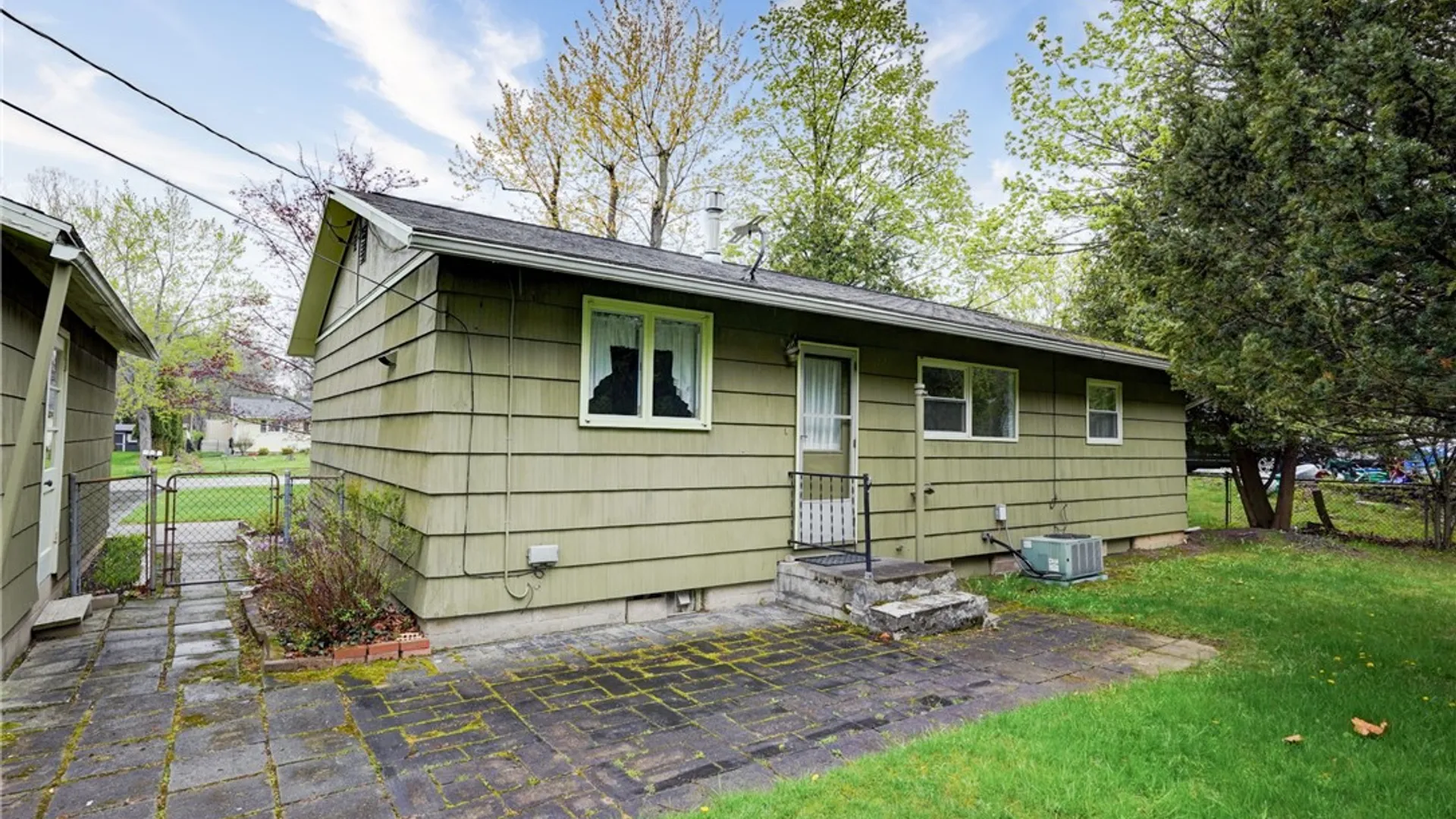 Property at 432 Hollybrook Road, Henrietta, NY 14623 34