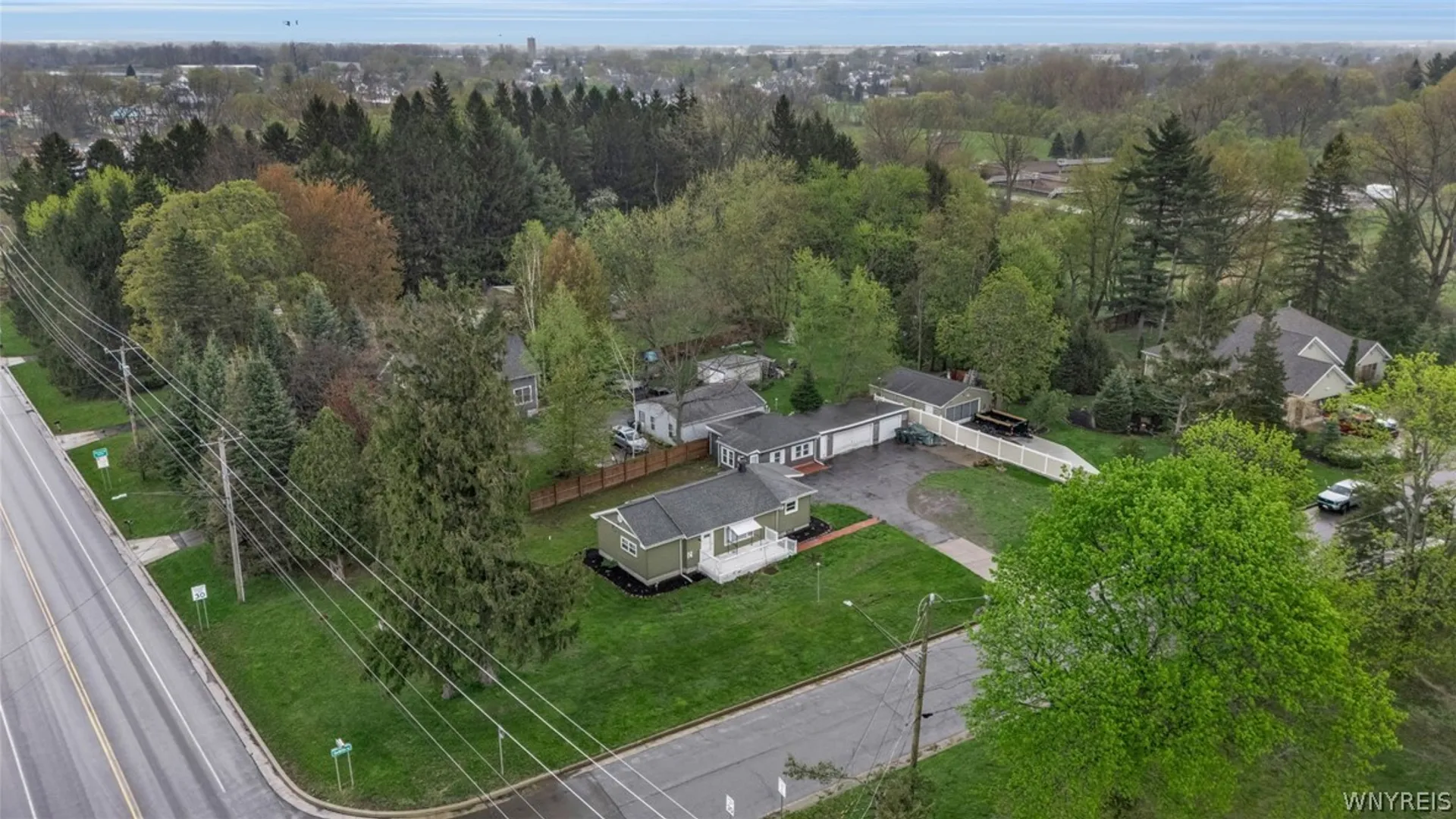 Property at 141 Borden Road, Cheektowaga, NY 14043 44