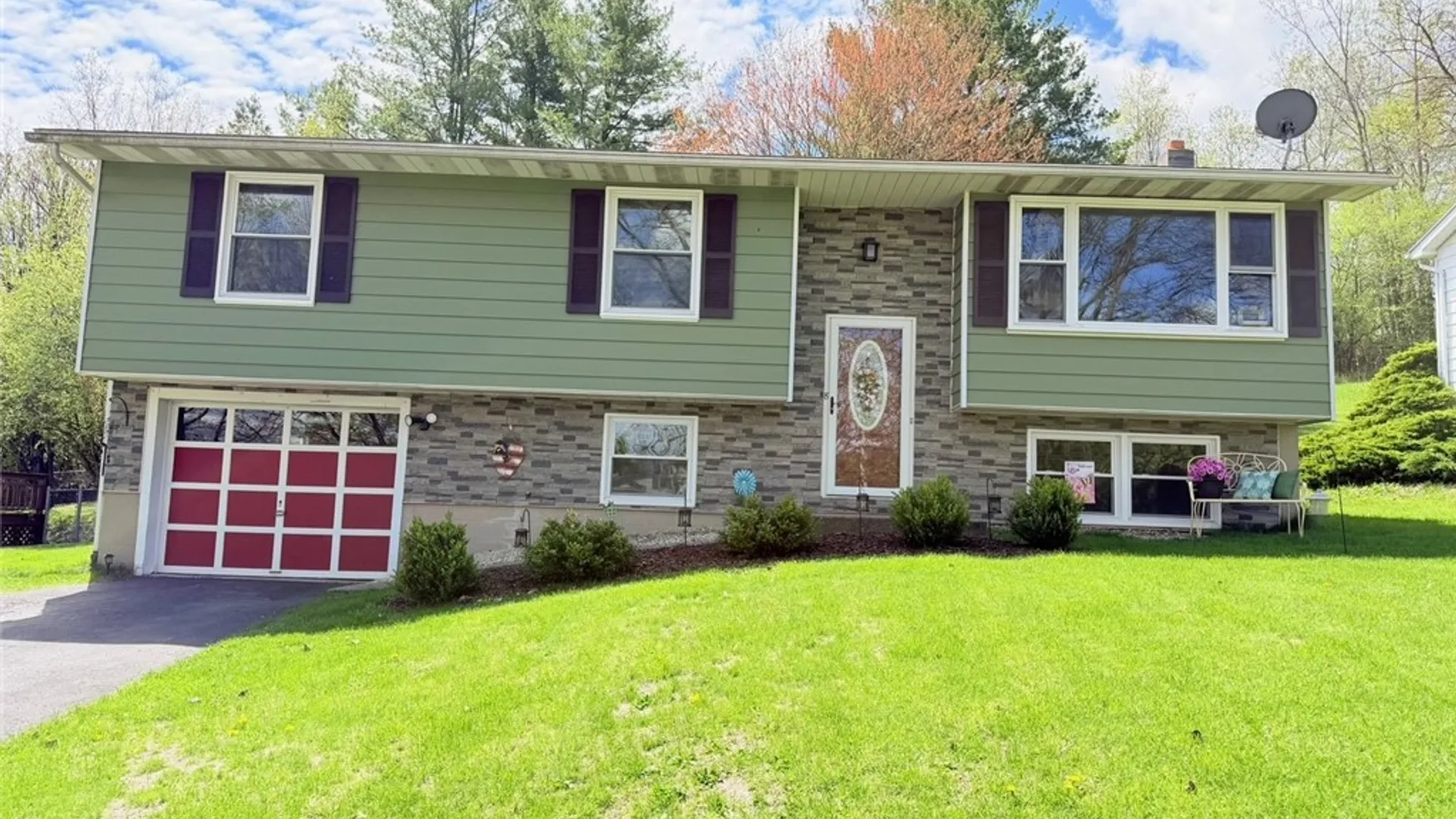 Property at 8 Briggs Drive, Auburn, NY 13021 4