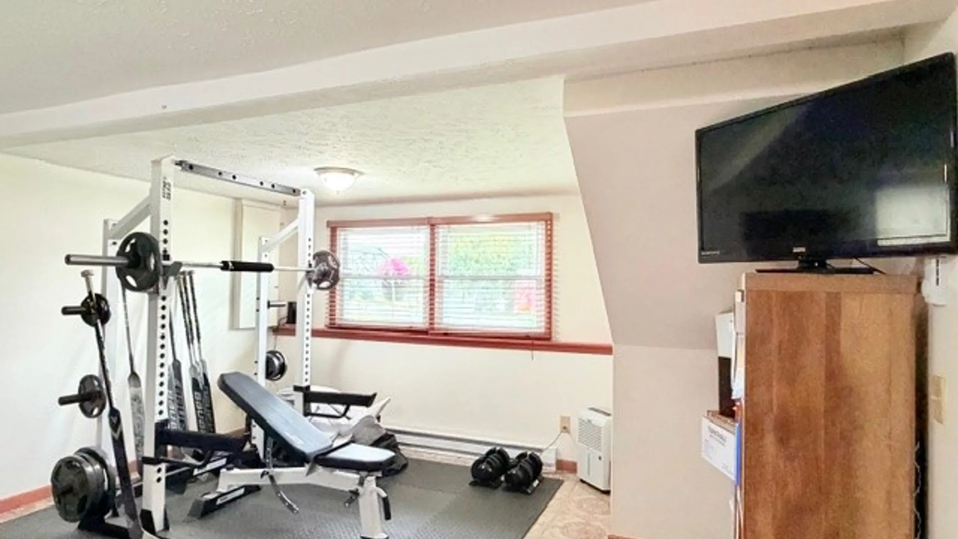 Property at 8 Briggs Drive, Auburn, NY 13021 46