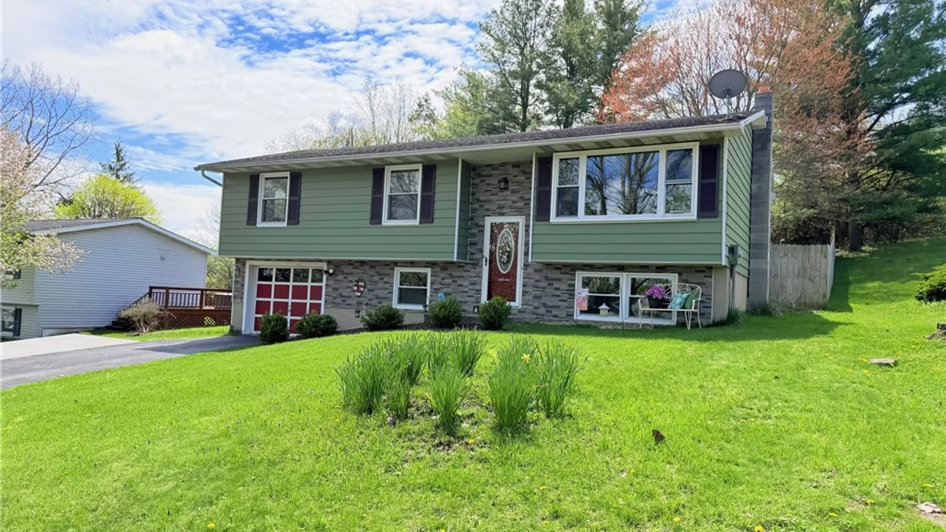 Property at 8 Briggs Drive, Auburn, NY 13021 5