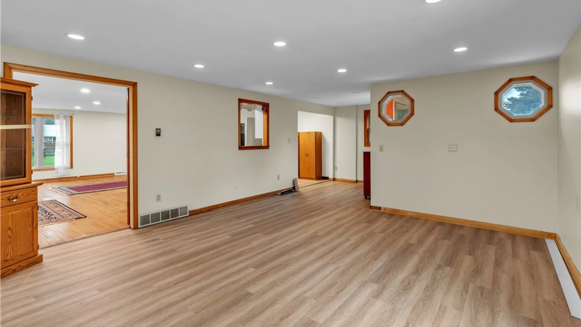 Property at 300 Oakwood Drive, Amherst, NY 14221 18