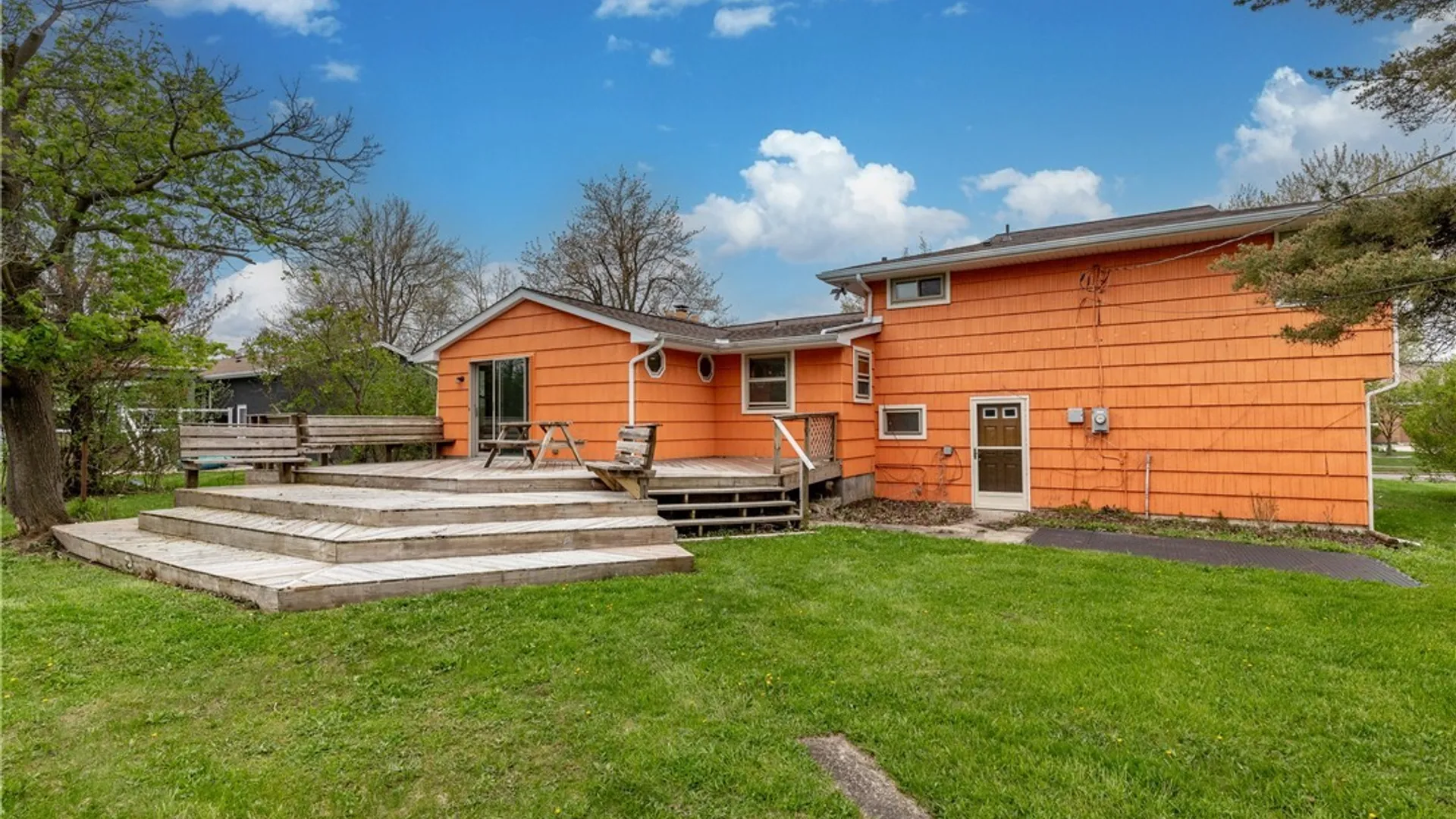 Property at 300 Oakwood Drive, Amherst, NY 14221 2