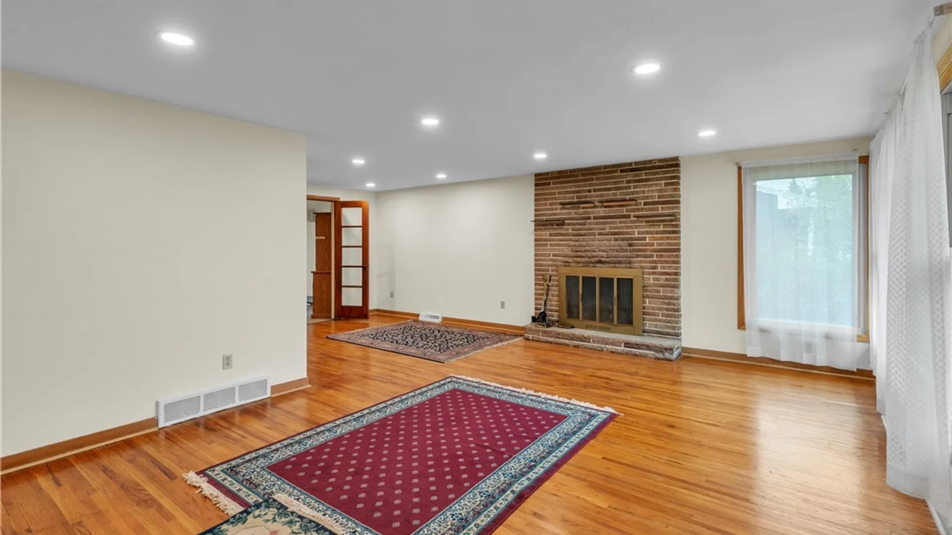 Property at 300 Oakwood Drive, Amherst, NY 14221 8
