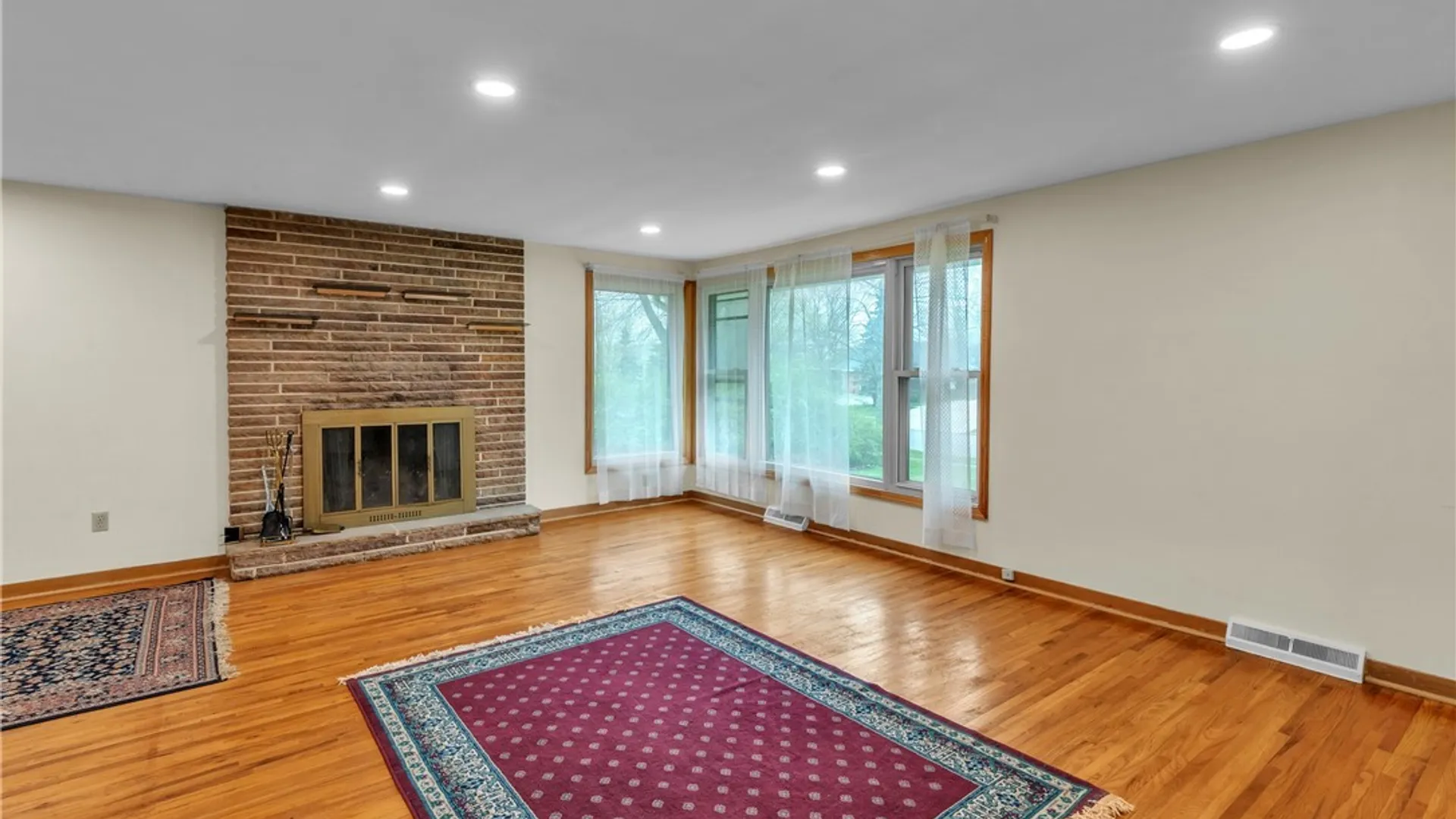 Property at 300 Oakwood Drive, Amherst, NY 14221 9