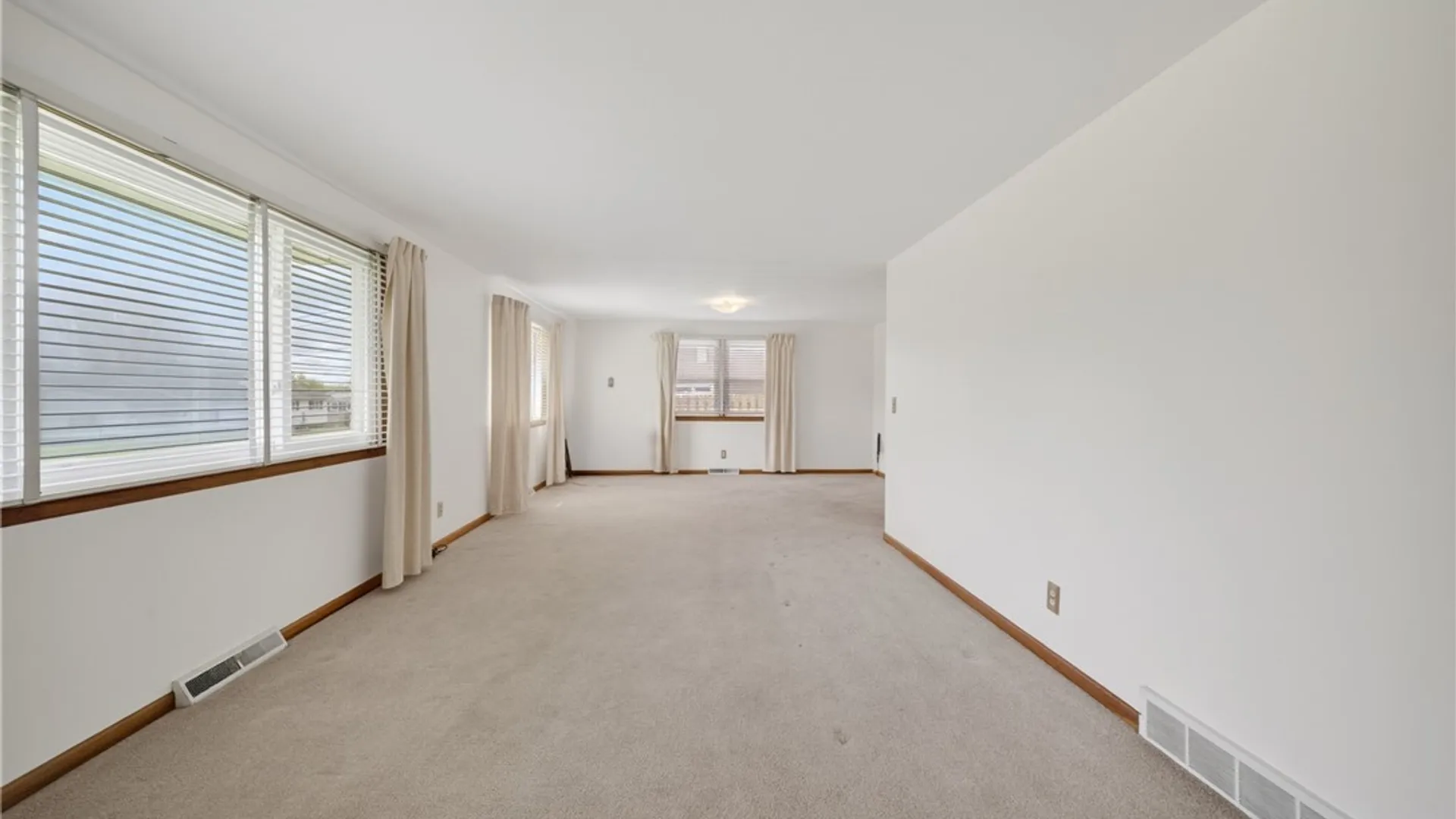 Property at 203 Chestnut Heights Drive, Salina, NY 13088 14