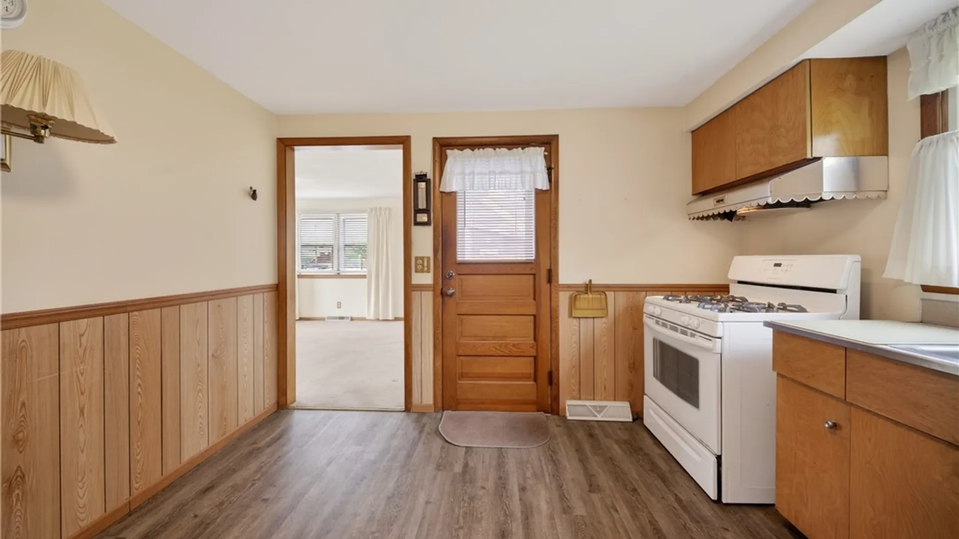Property at 203 Chestnut Heights Drive, Salina, NY 13088 20