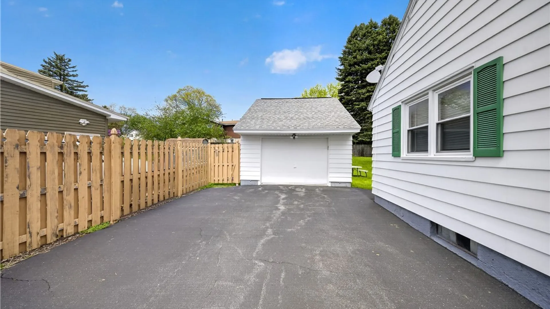 Property at 203 Chestnut Heights Drive, Salina, NY 13088 3