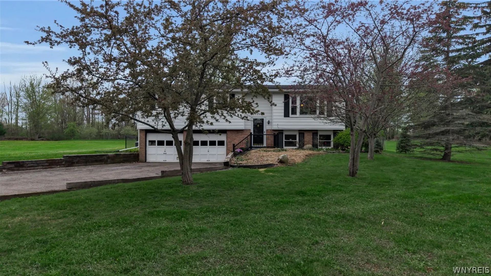 Property at 9848 Chestnut Ridge Road, Royalton, NY 14105 2