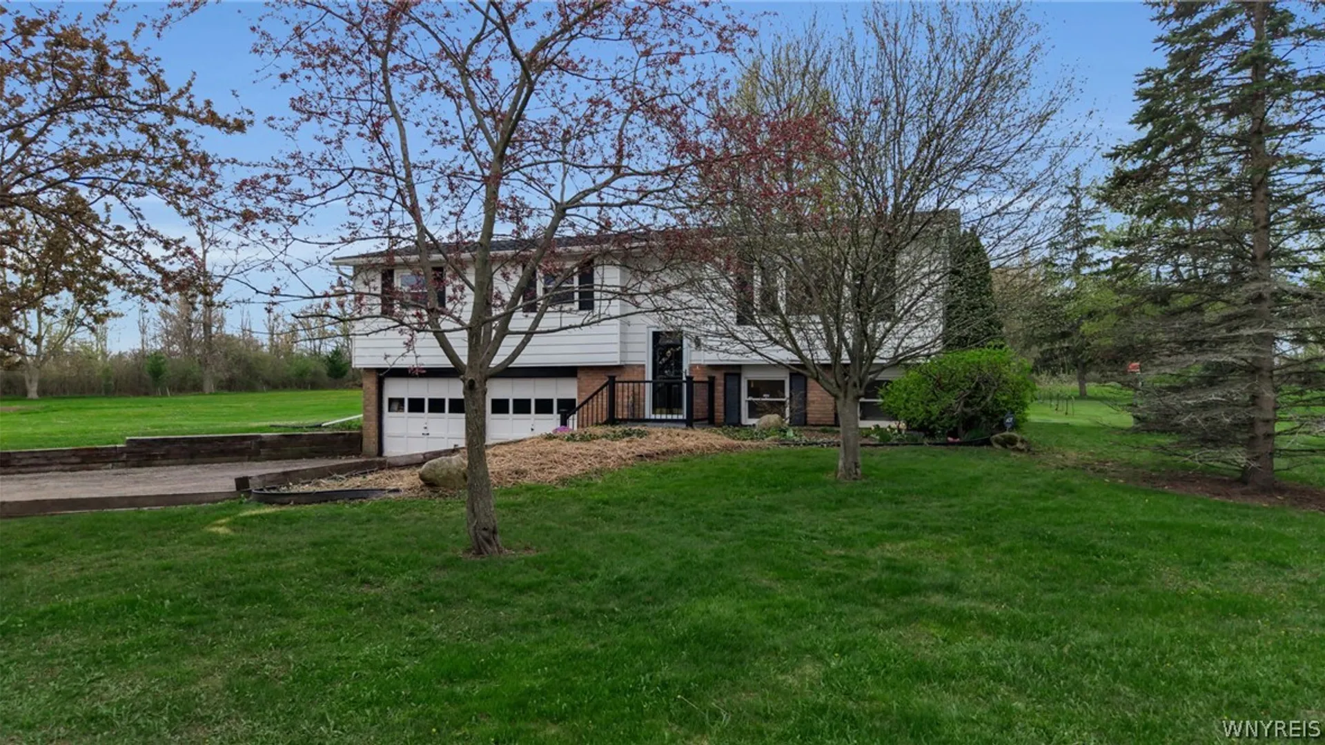 Property at 9848 Chestnut Ridge Road, Royalton, NY 14105 3