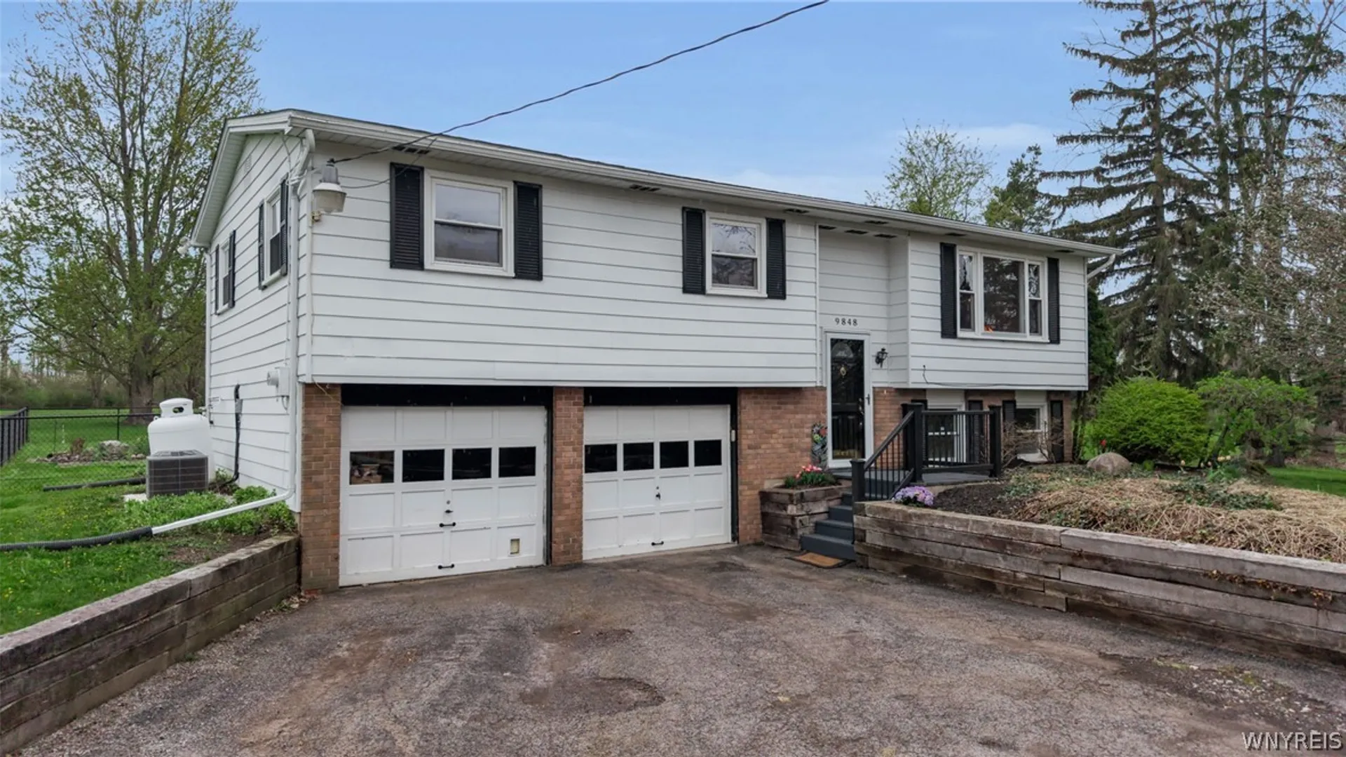 Property at 9848 Chestnut Ridge Road, Royalton, NY 14105 4