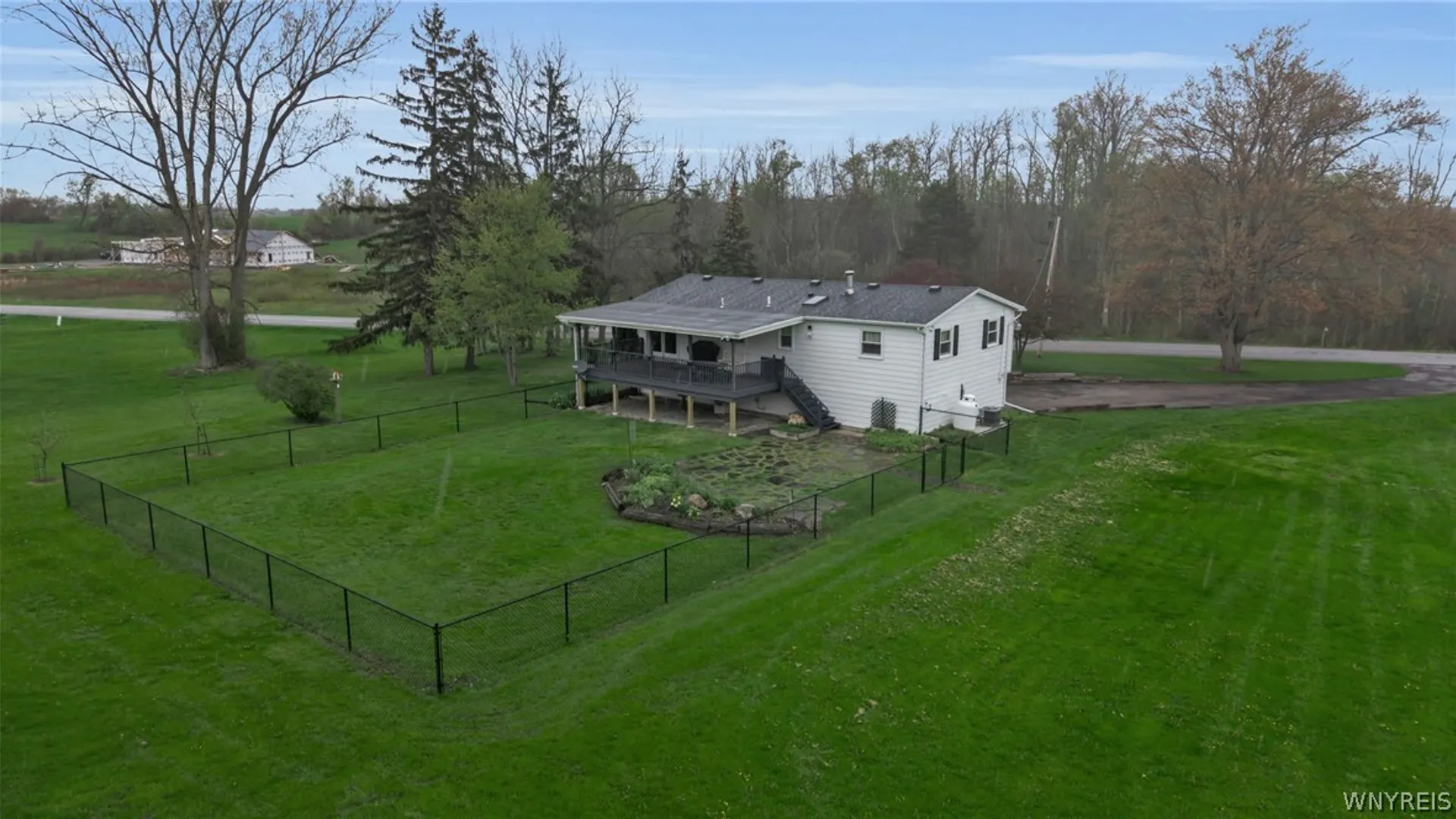 Property at 9848 Chestnut Ridge Road, Royalton, NY 14105 8