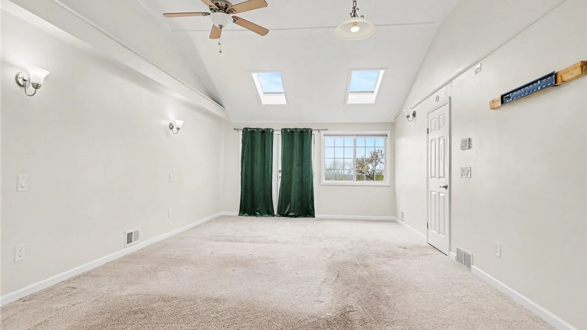 Property at 51 Selborne Chase, Perinton, NY 14450 20