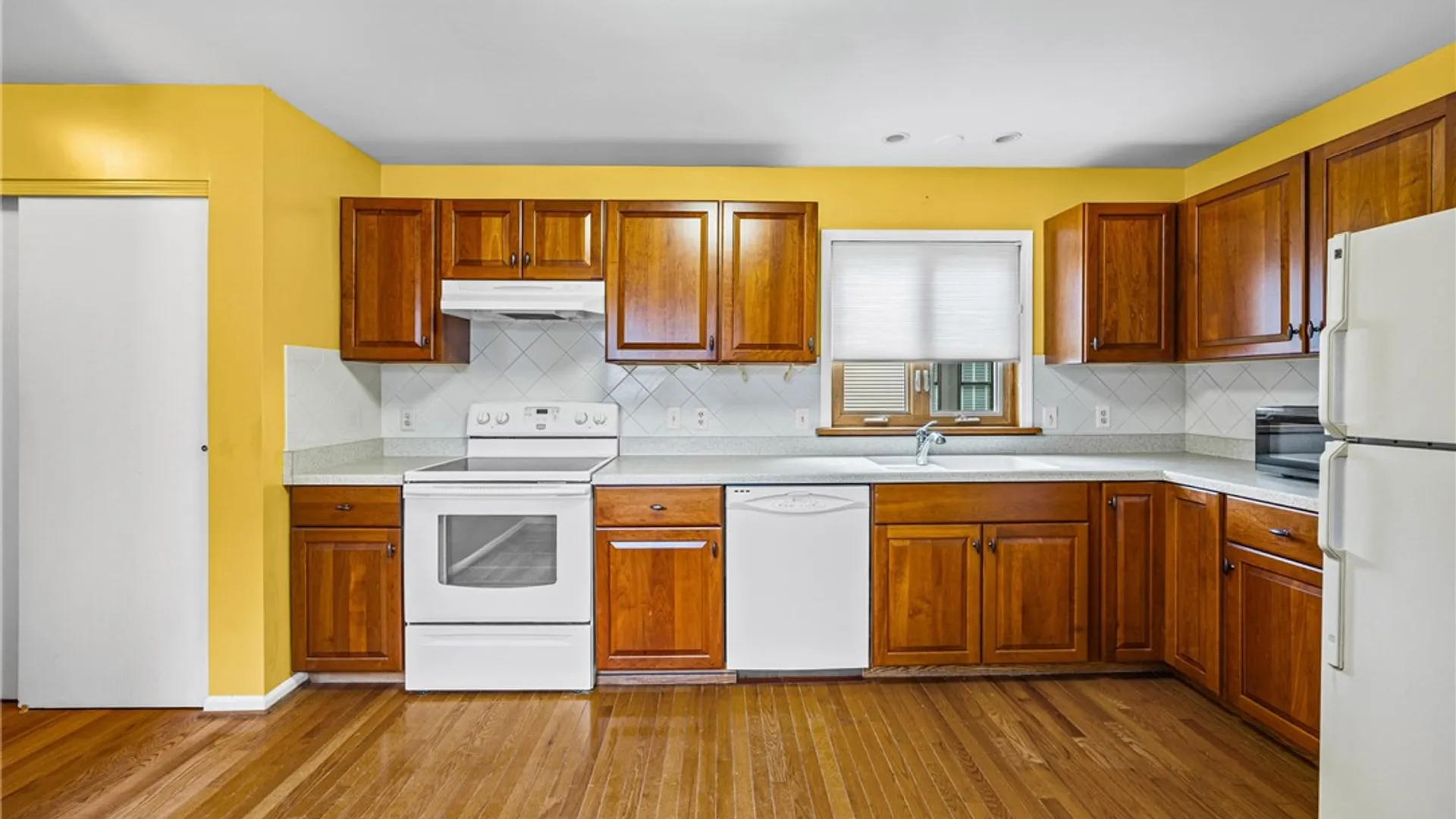 Property at 7 Midlakes Drive, Canandaigua City, NY 14424 14