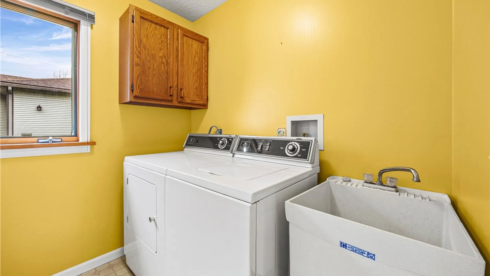Property at 7 Midlakes Drive, Canandaigua City, NY 14424 15
