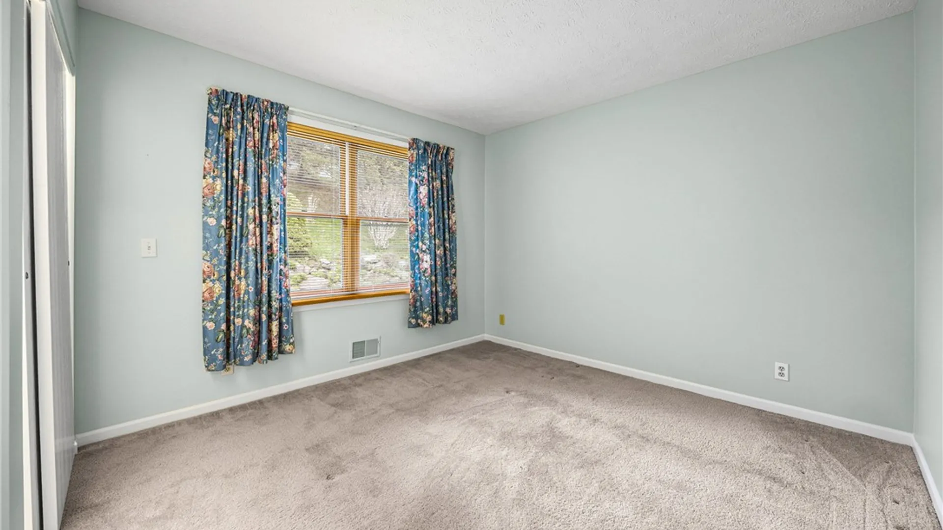 Property at 7 Midlakes Drive, Canandaigua City, NY 14424 17