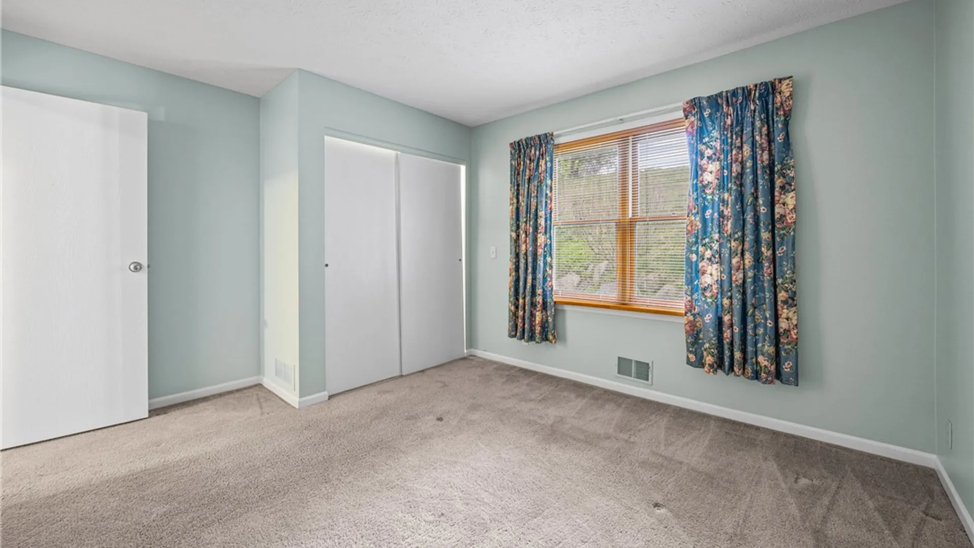 Property at 7 Midlakes Drive, Canandaigua City, NY 14424 18