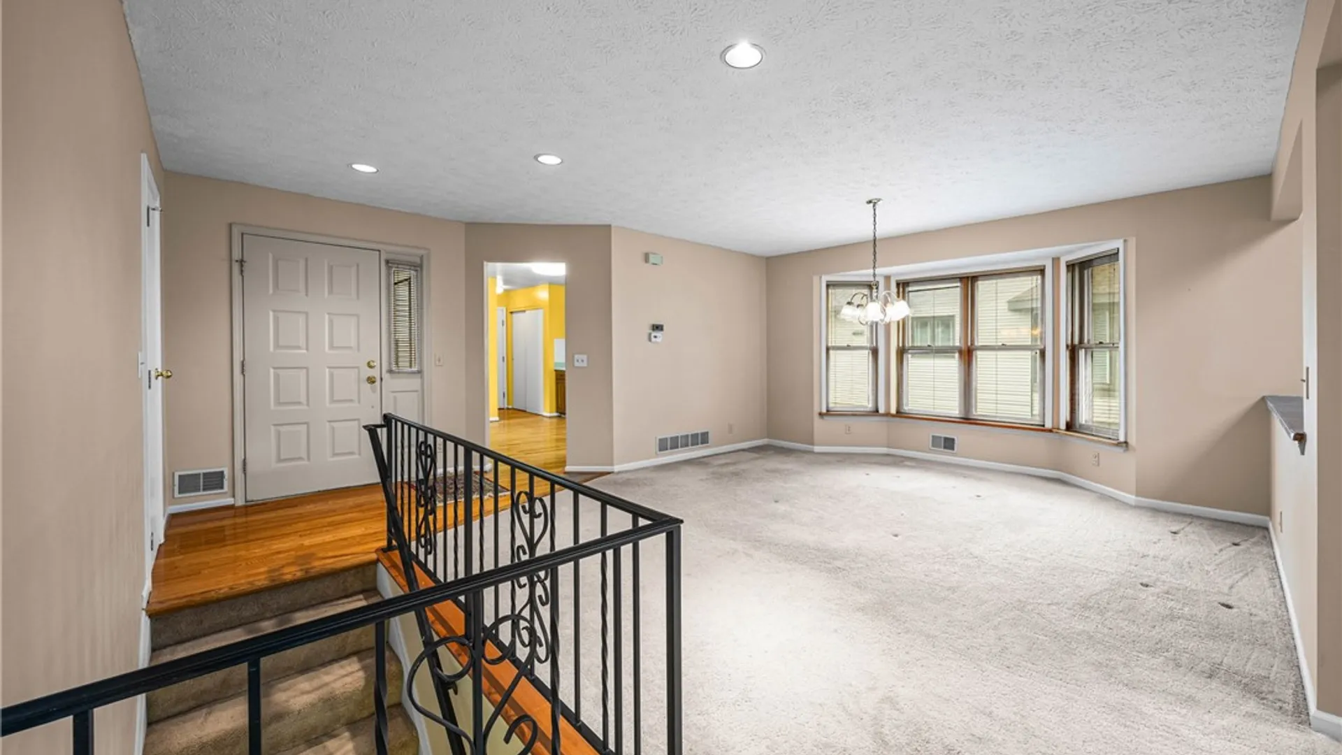 Property at 7 Midlakes Drive, Canandaigua City, NY 14424 4