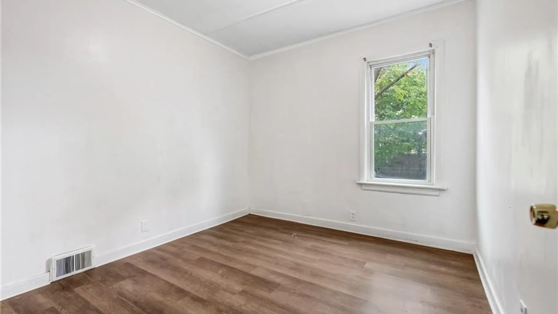 Property at 235 Courtland Avenue, Buffalo, NY 14215 15