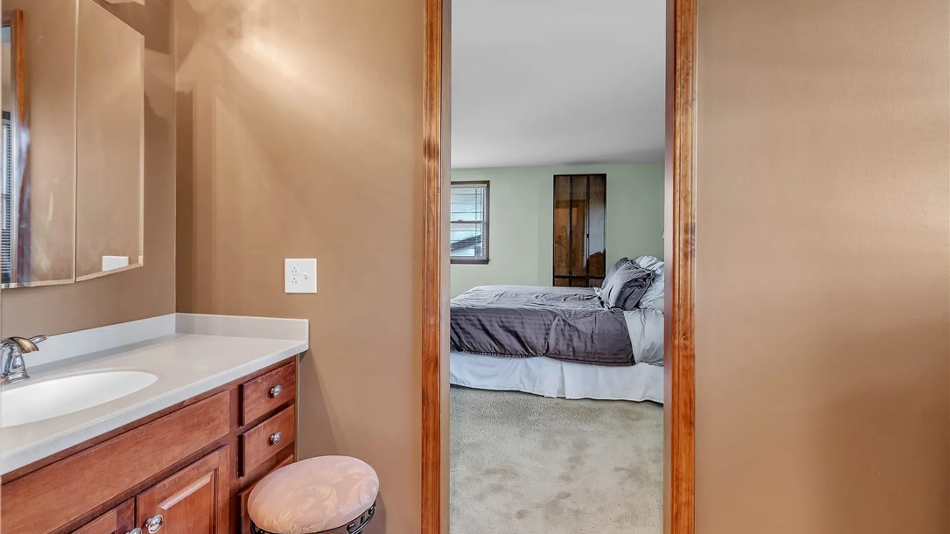 Property at 26 Heritage Rd W, Amherst, NY 14221 23