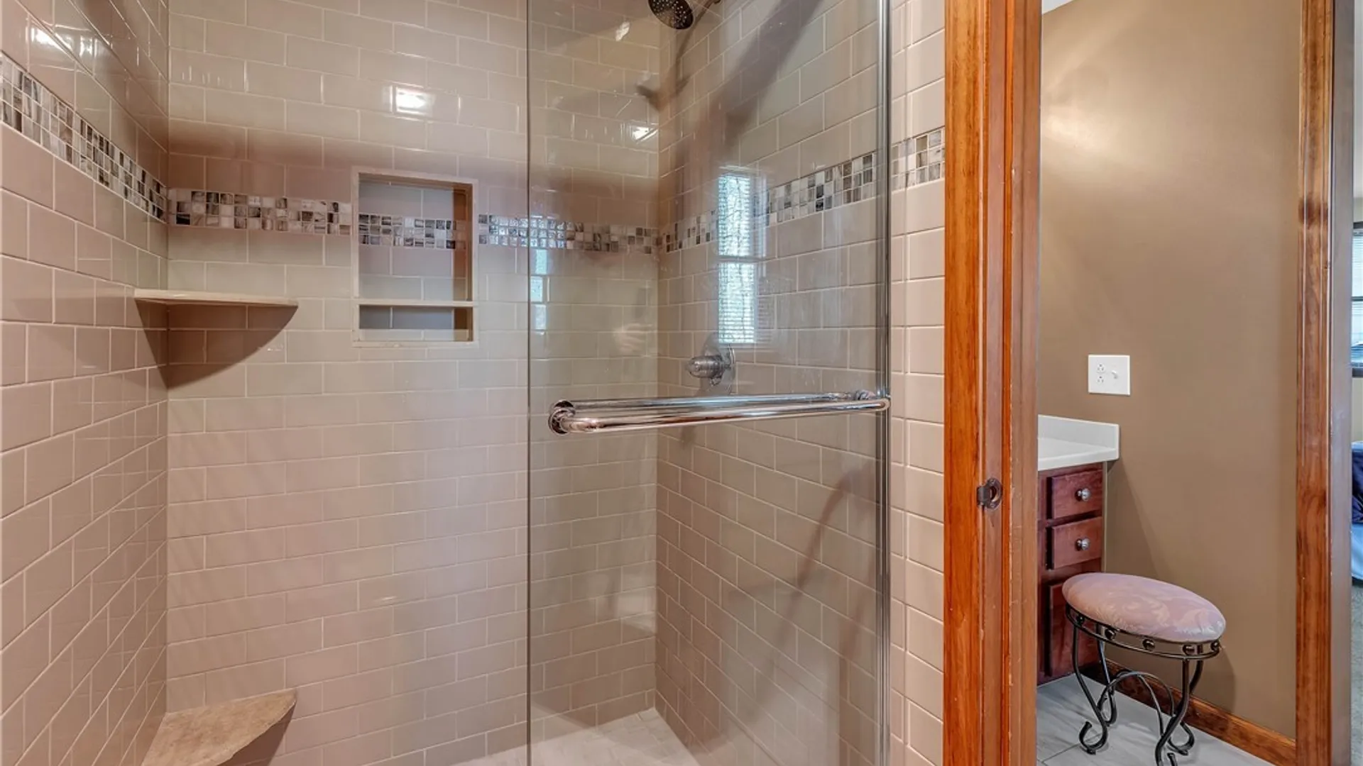 Property at 26 Heritage Rd W, Amherst, NY 14221 24