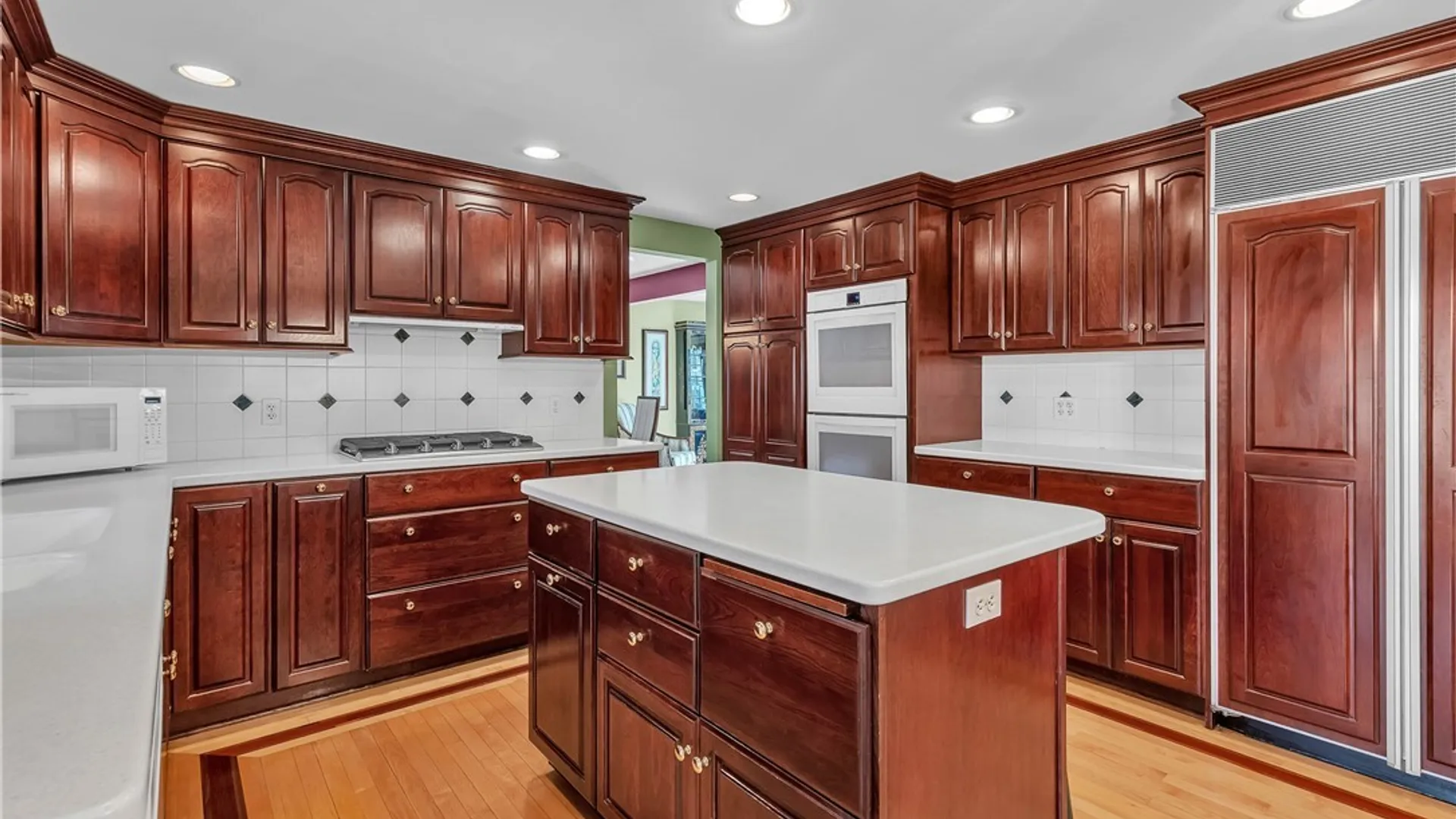 Property at 26 Heritage Rd W, Amherst, NY 14221 3