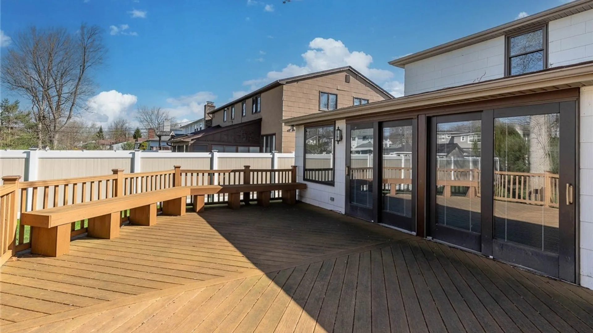 Property at 26 Heritage Rd W, Amherst, NY 14221 34