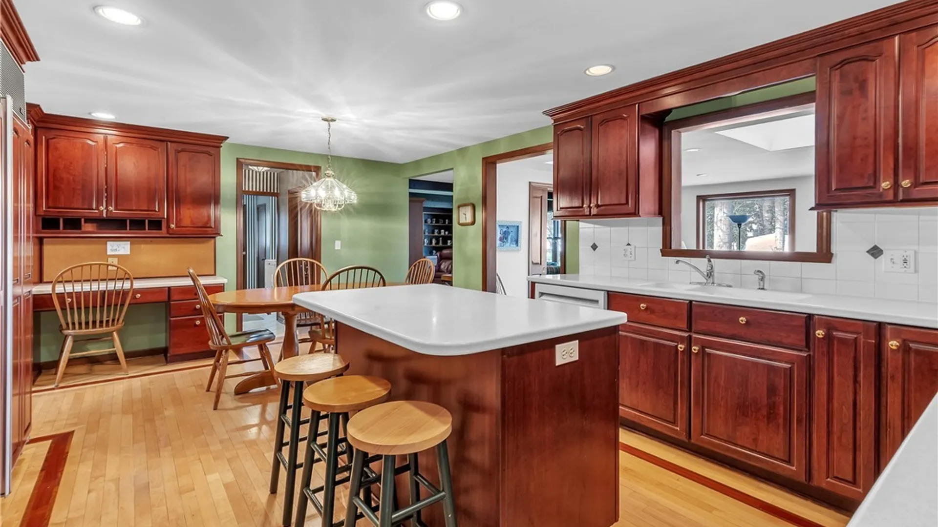Property at 26 Heritage Rd W, Amherst, NY 14221 6