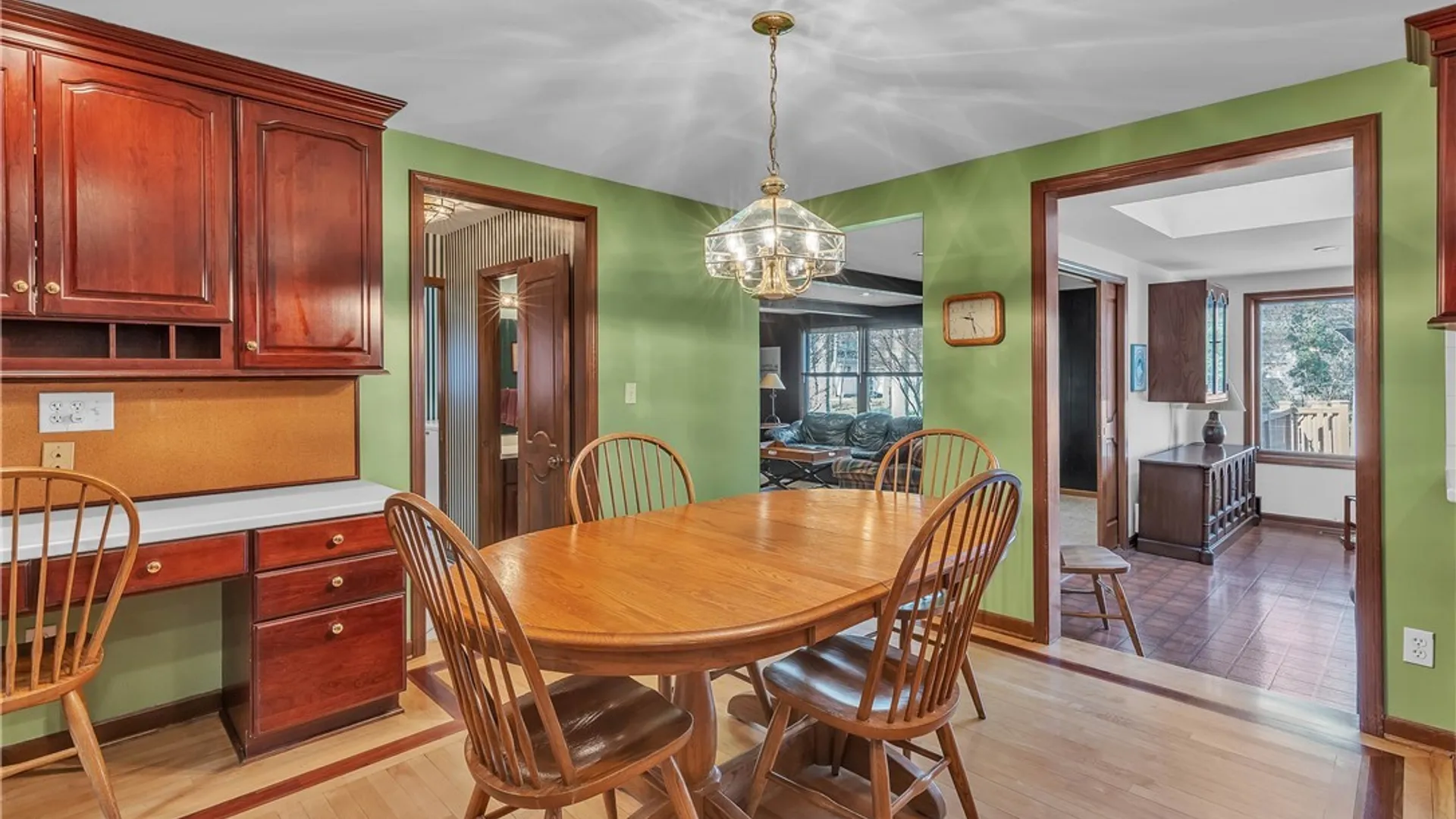 Property at 26 Heritage Rd W, Amherst, NY 14221 7