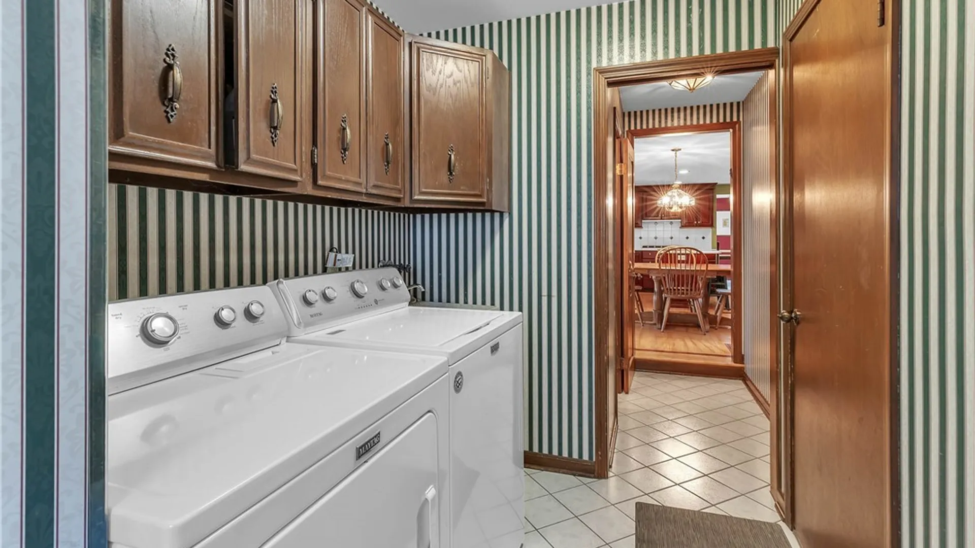 Property at 26 Heritage Rd W, Amherst, NY 14221 9