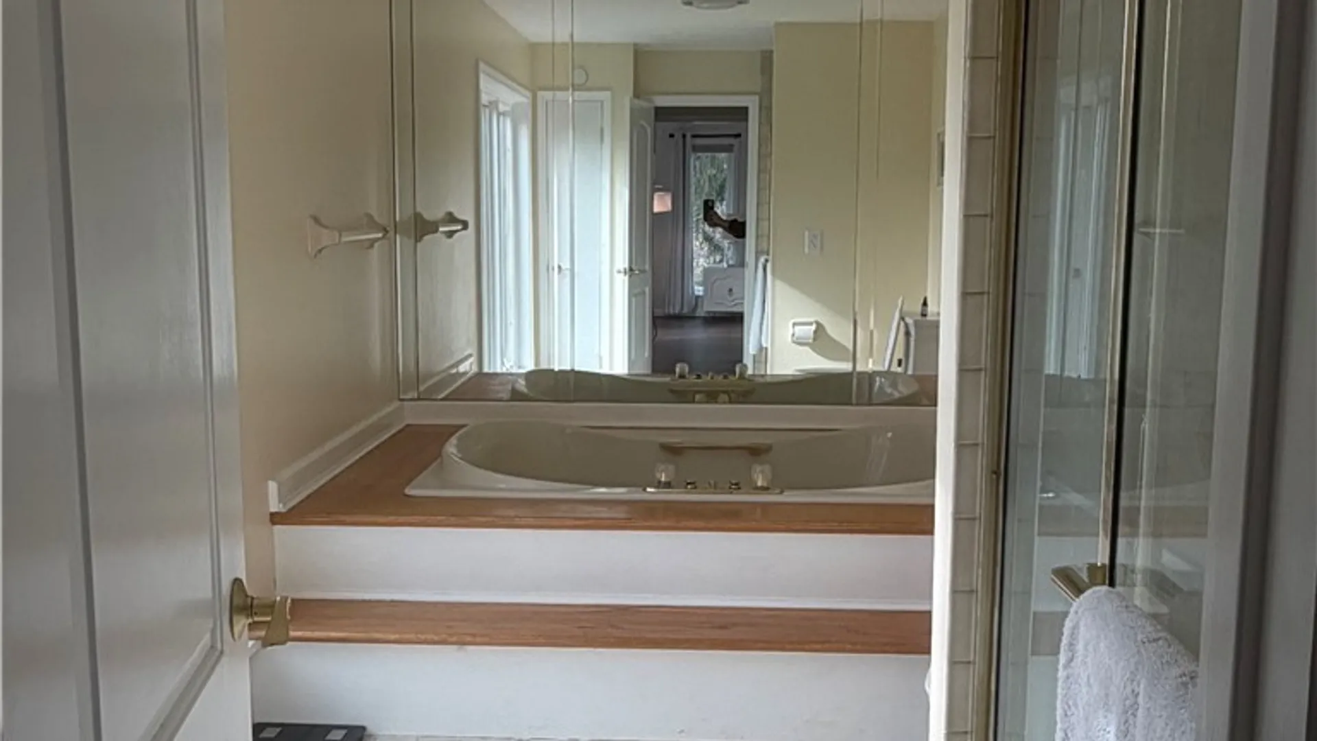 Property at 5 Hidden Springs Drive, Pittsford, NY 14534 10