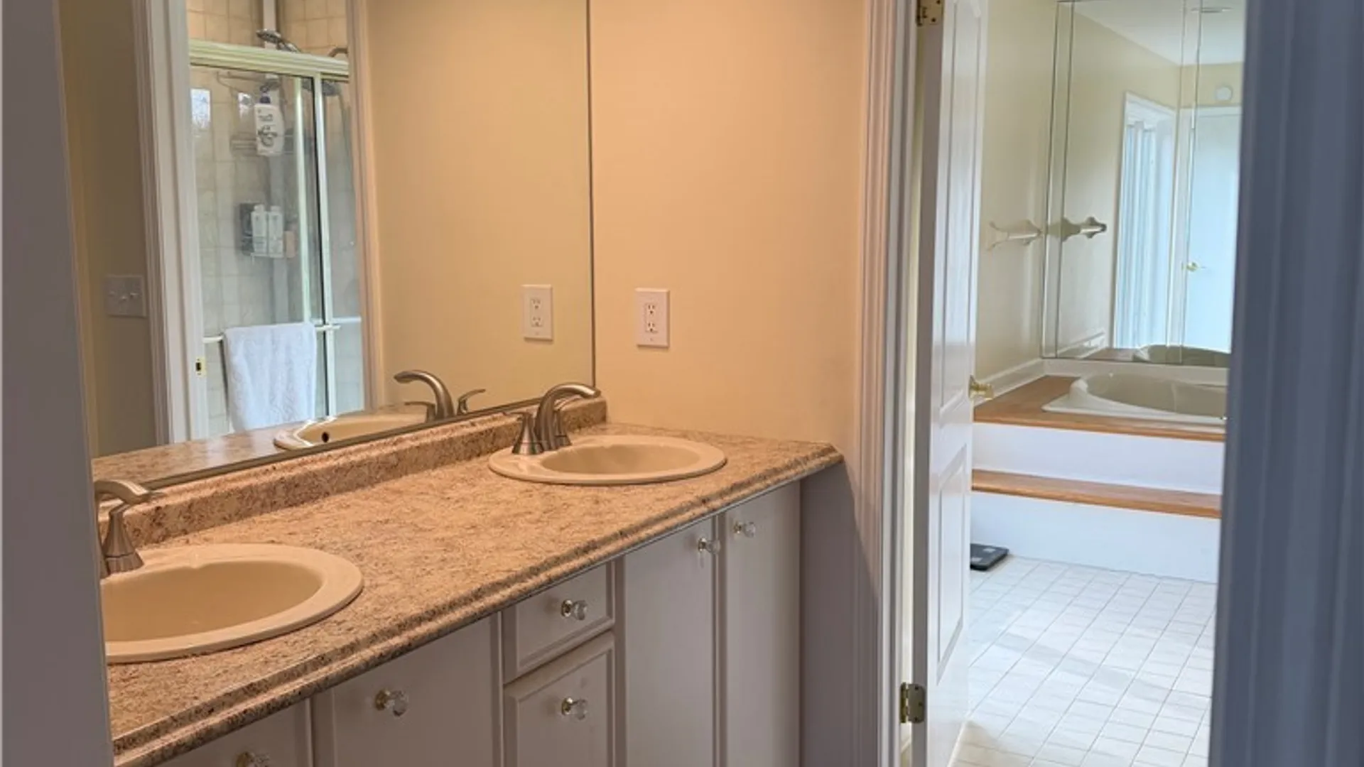 Property at 5 Hidden Springs Drive, Pittsford, NY 14534 11