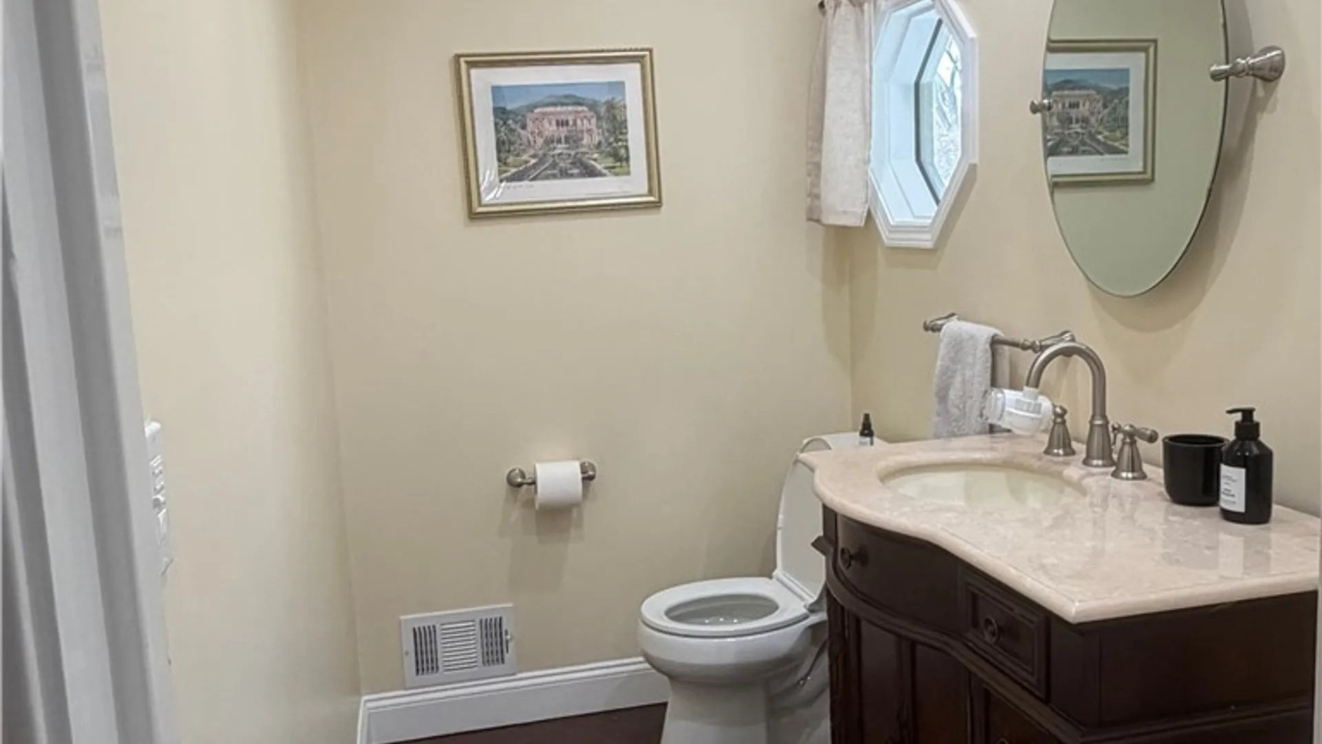 Property at 5 Hidden Springs Drive, Pittsford, NY 14534 12